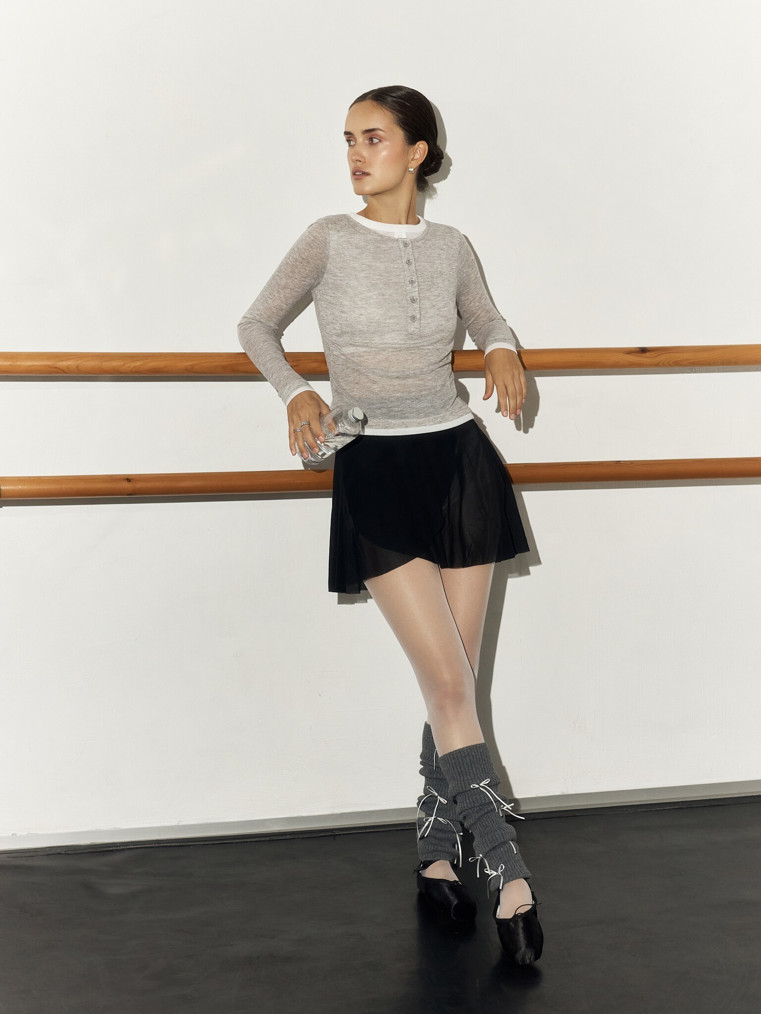 Doppeltes Oberteil mit Knöpfen am Kragen