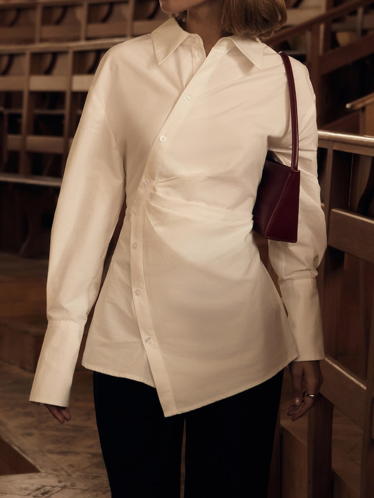 Chemise ajustée avec fermeture asymétrique