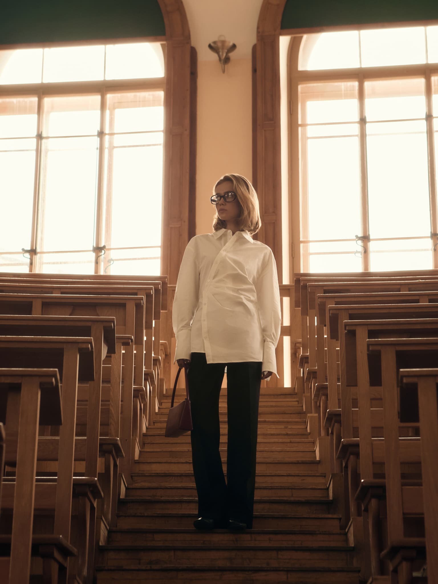 Pantalon de costume droit avec ceinture en éco-cuir