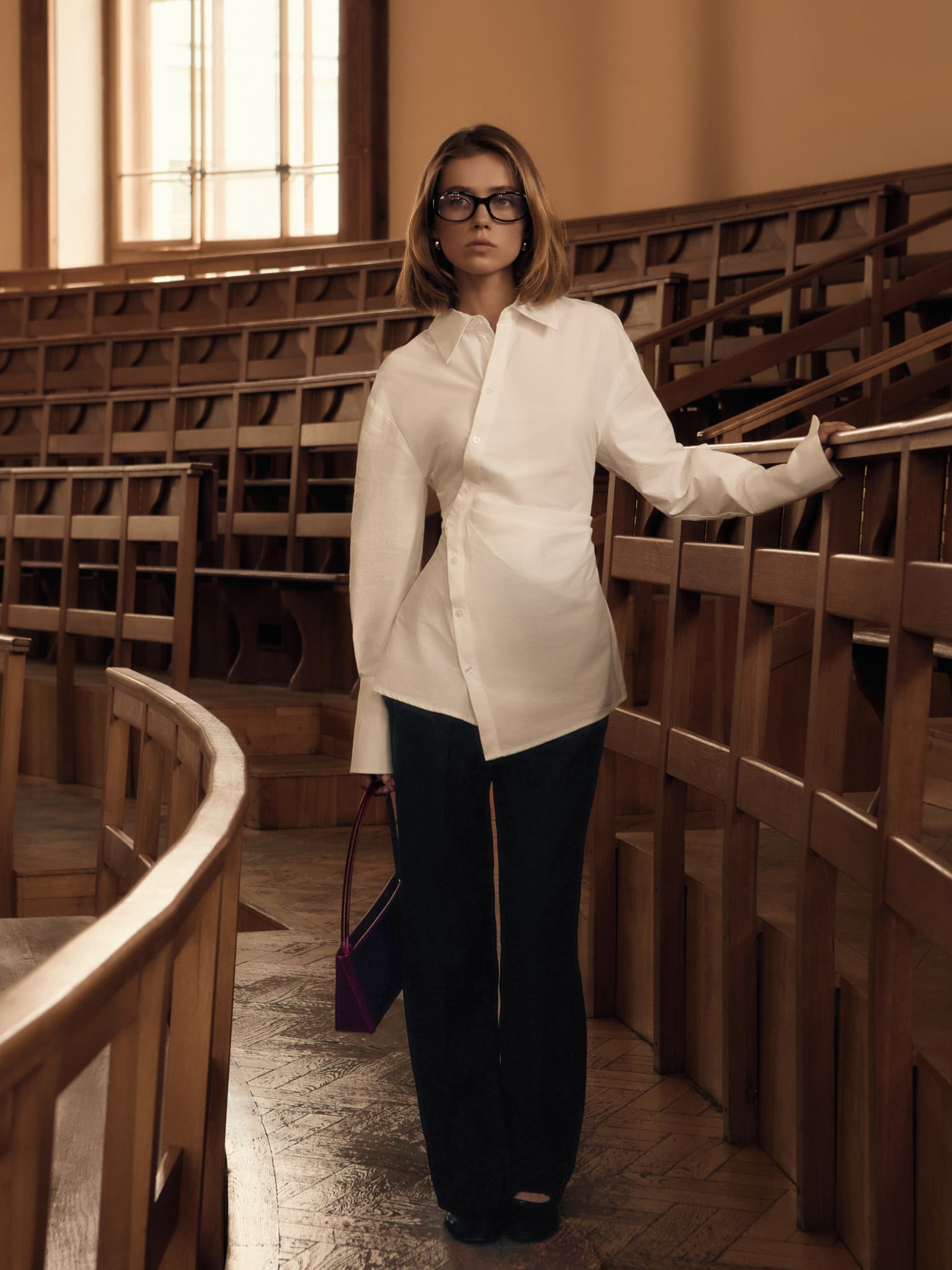 Pantalon de costume droit avec ceinture en éco-cuir