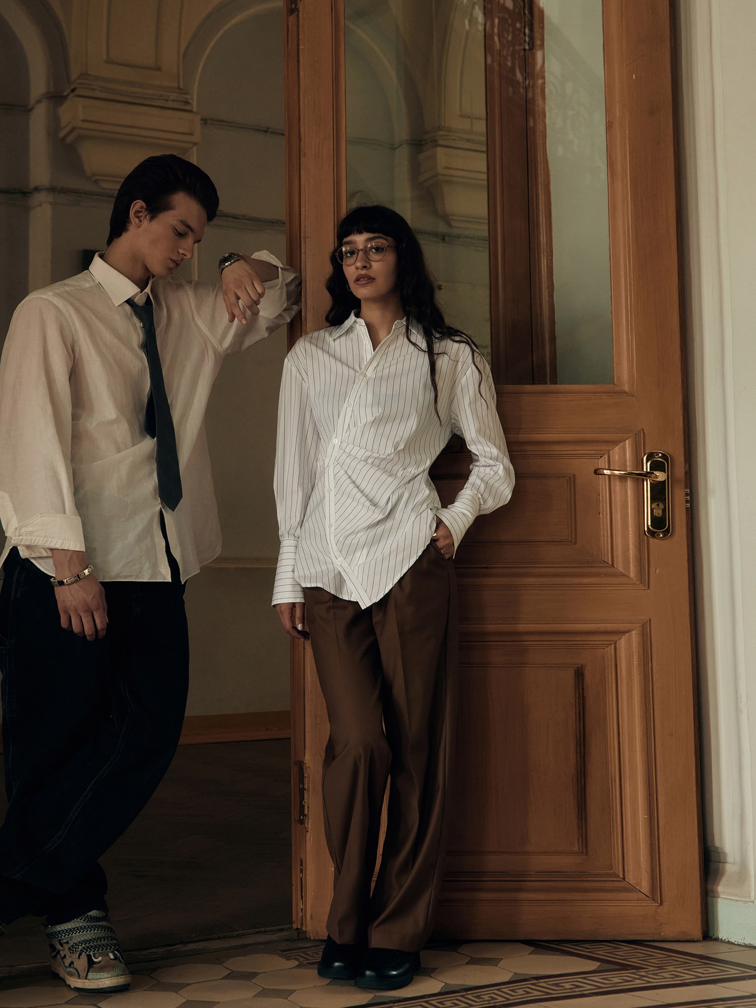 Pantalon de costume droit avec ceinture en éco-cuir