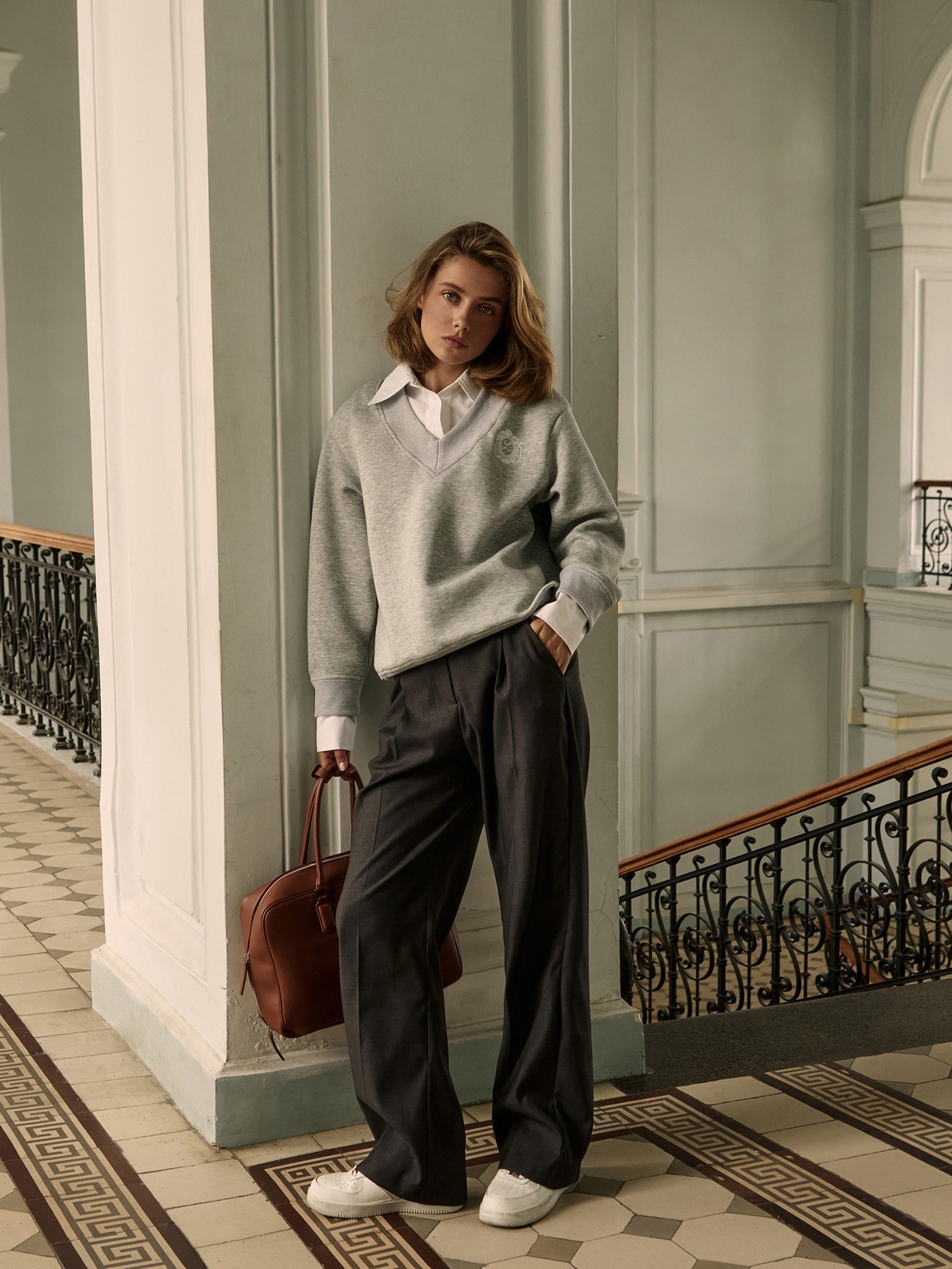 Gerade Anzughose mit Eco-Ledergürtel