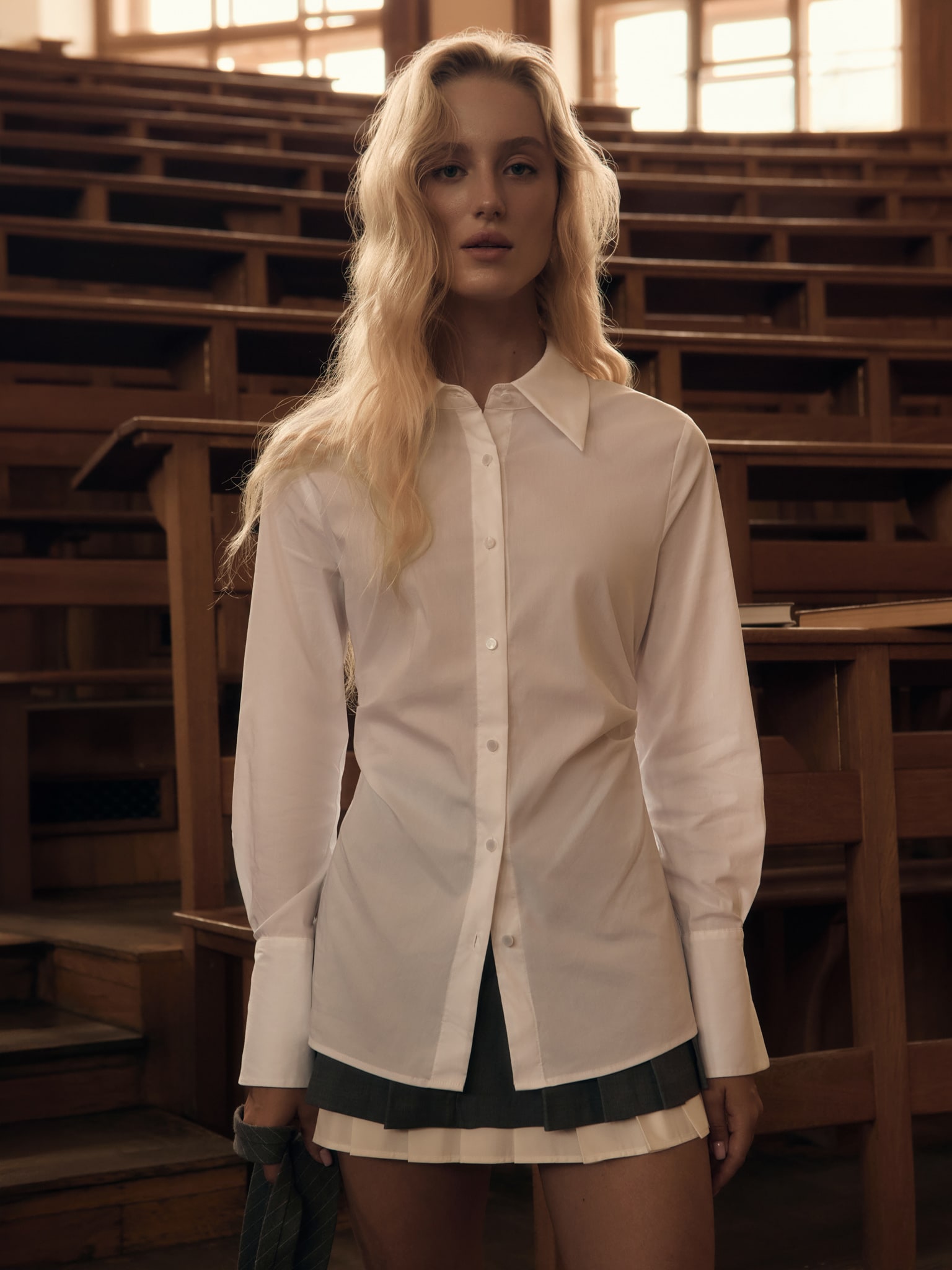 Приталенная рубашка со складками по бокам