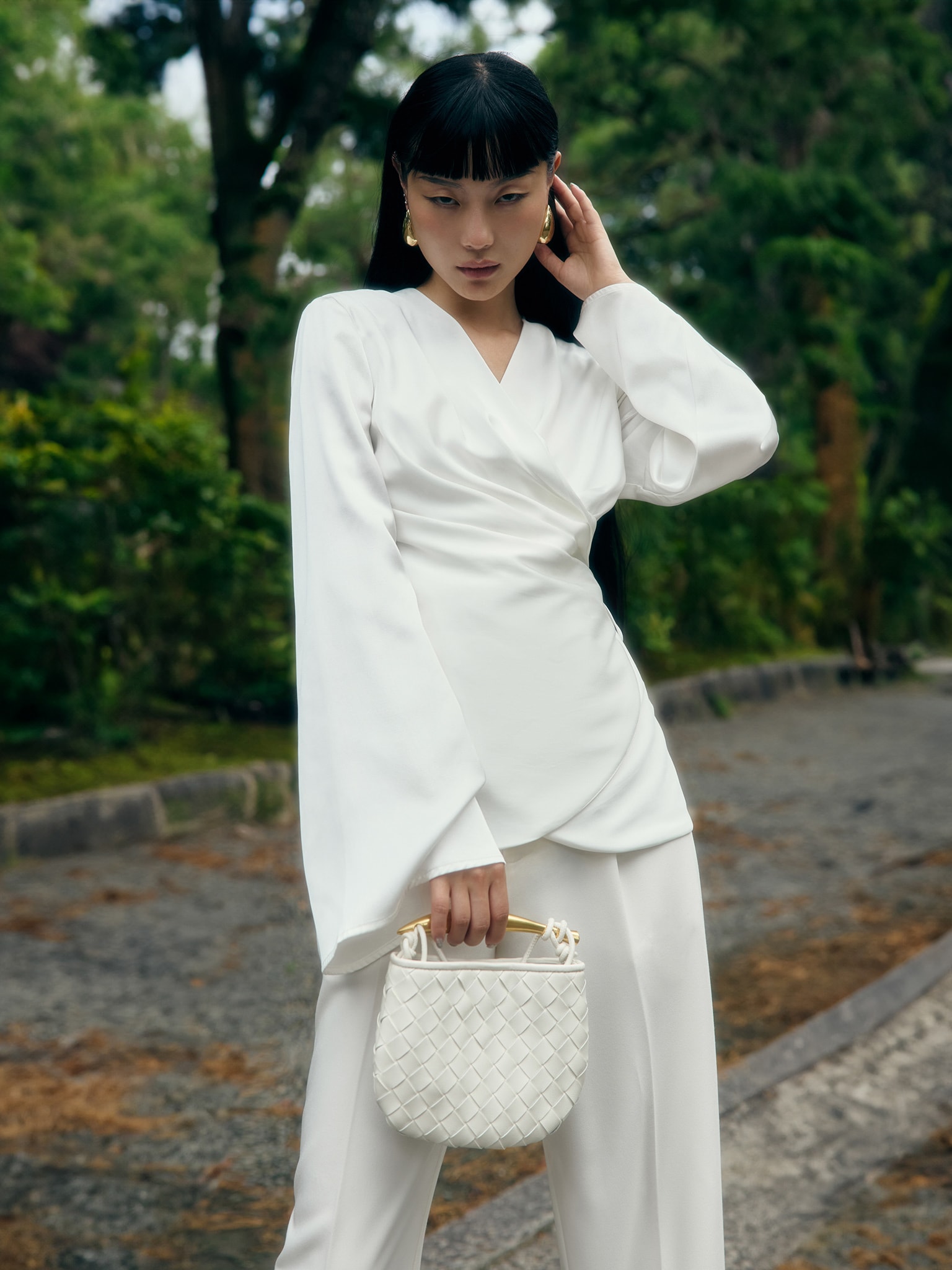 Kimono-Wickelbluse aus Satin mit Taillenbändern