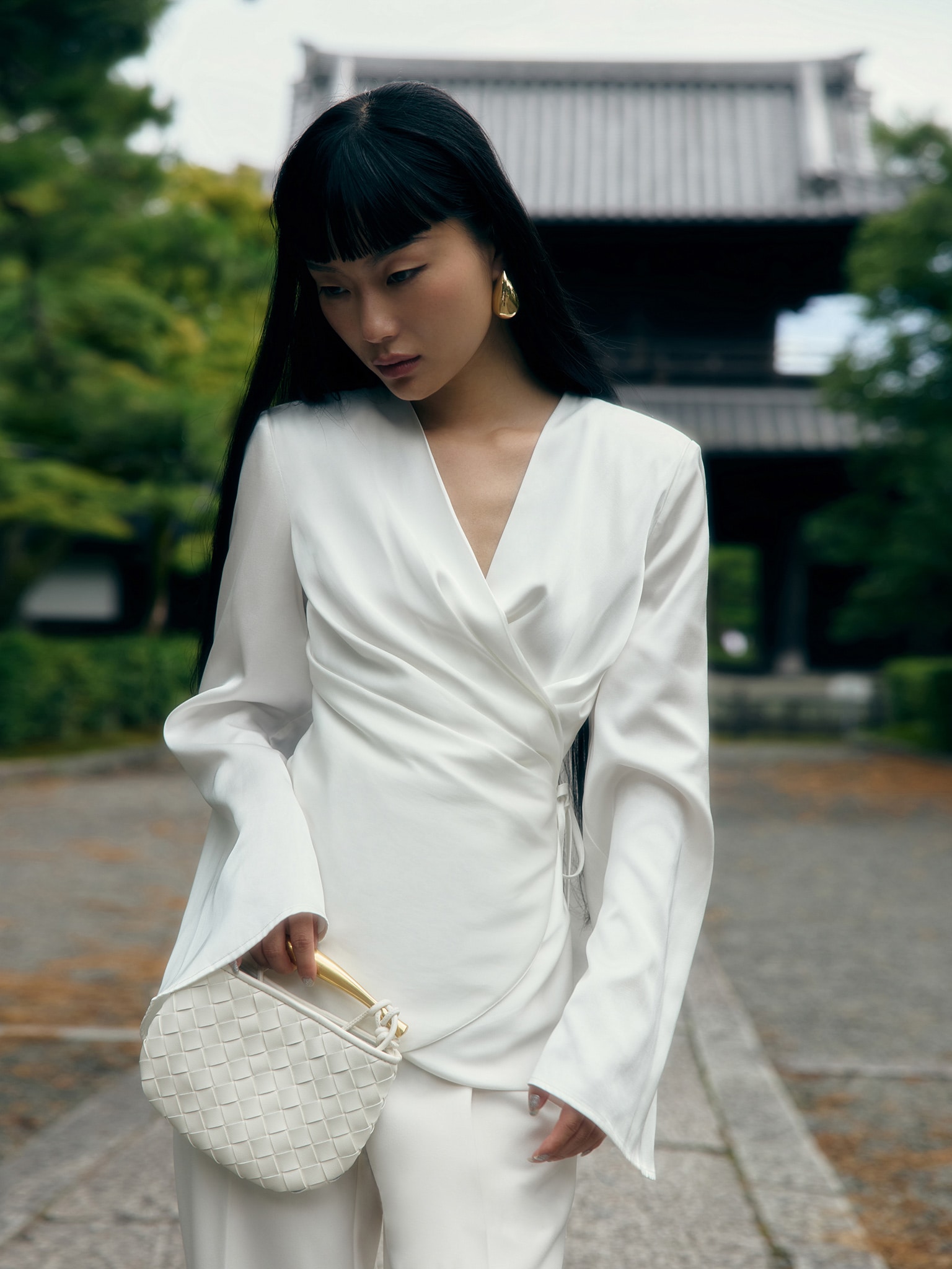 Kimono-Wickelbluse aus Satin mit Taillenbändern