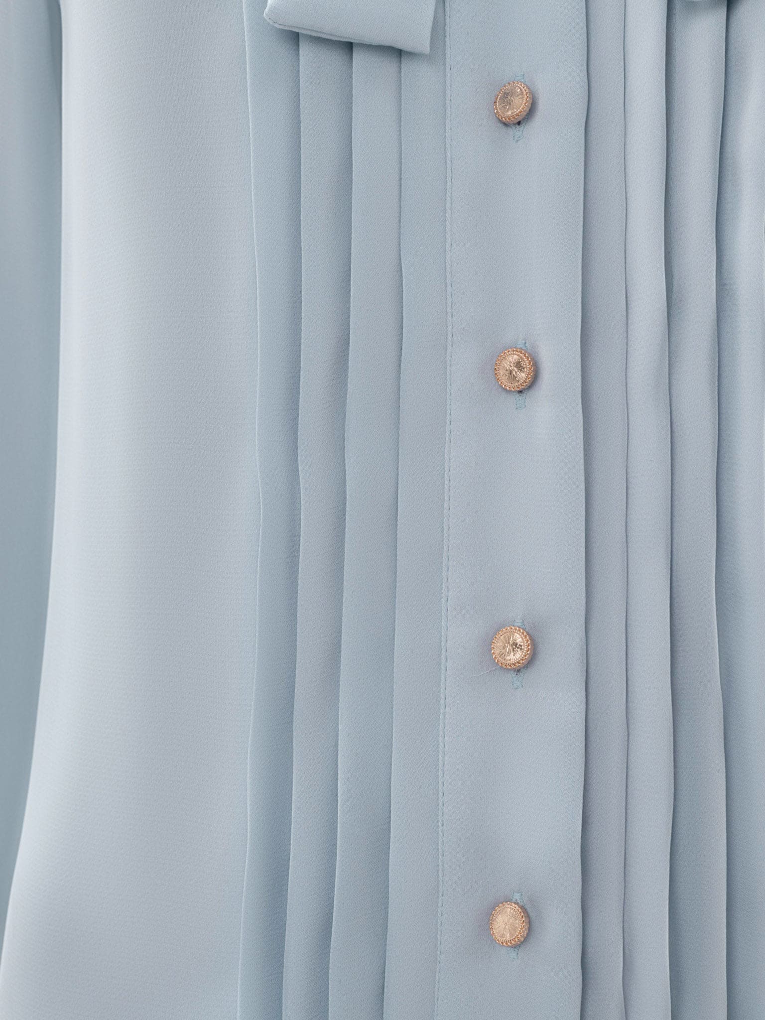 Luźna bluzka z kokardą na kołnierzu