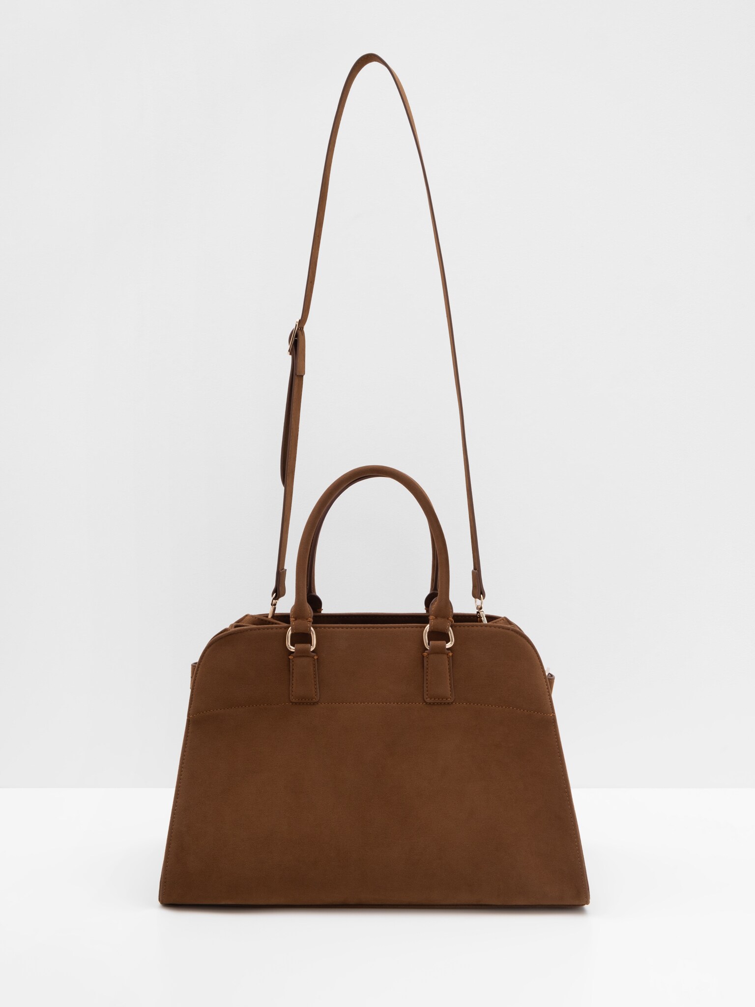 Трапециевидная сумка жесткой формы с ремешками по бокам