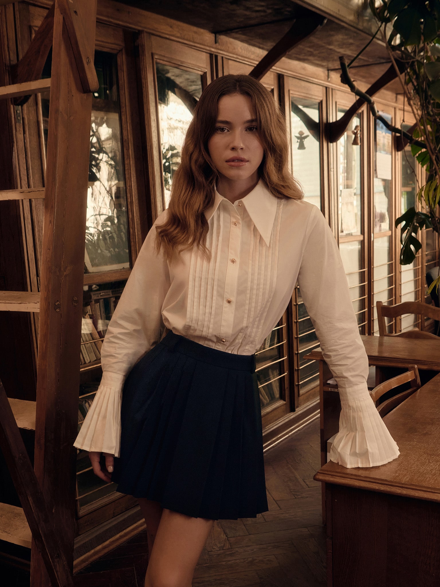 Shirt with pleated cuffs and metal buttons