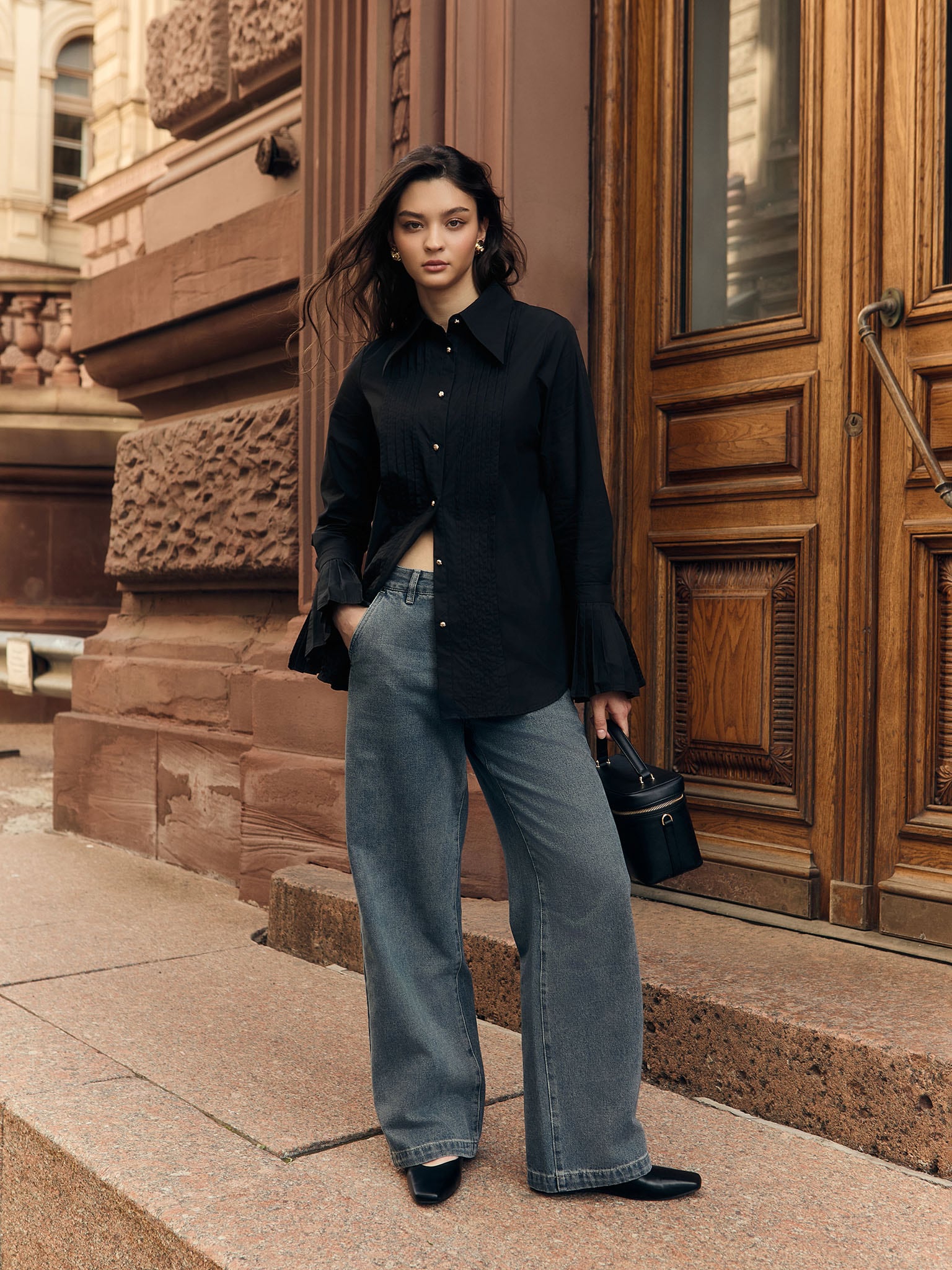 Shirt with pleated cuffs and metal buttons