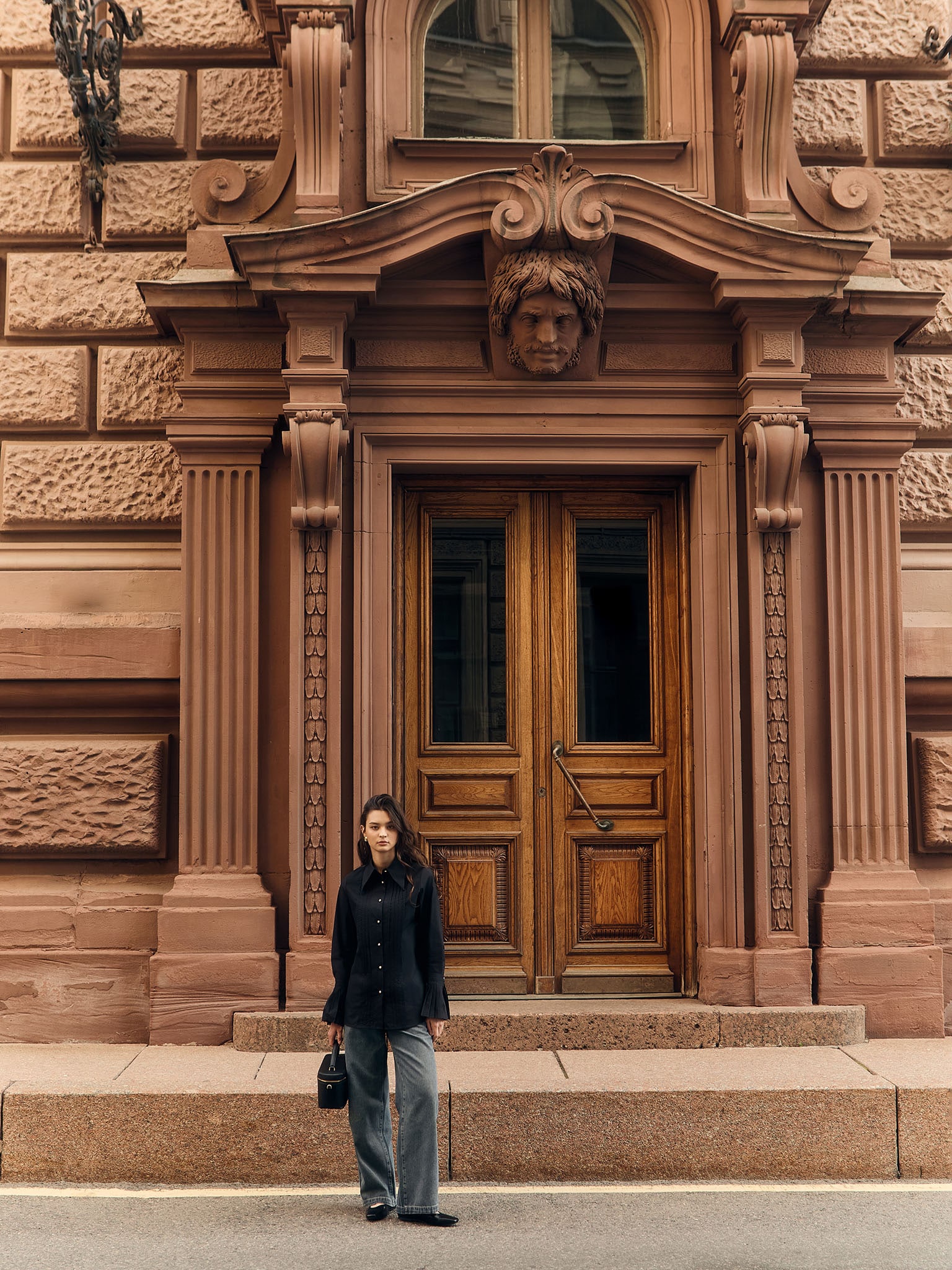 Shirt with pleated cuffs and metal buttons