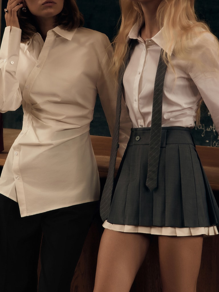 Юбка мини в складку с контрастным нижним краем