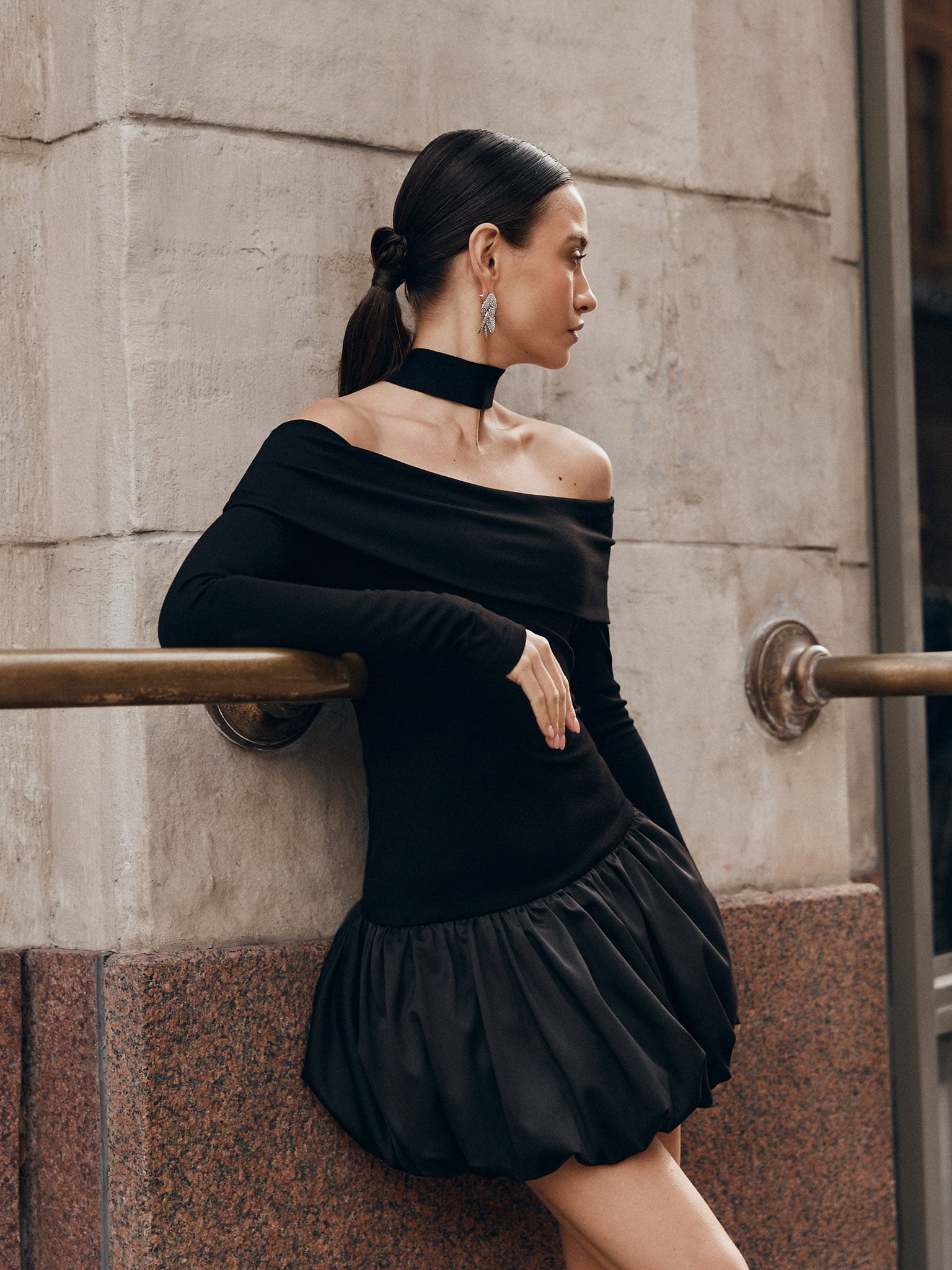 Mini dress with open shoulders and balloon skirt