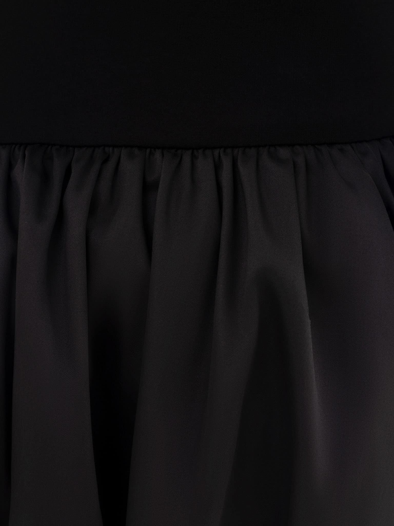 Mini dress with open shoulders and balloon skirt