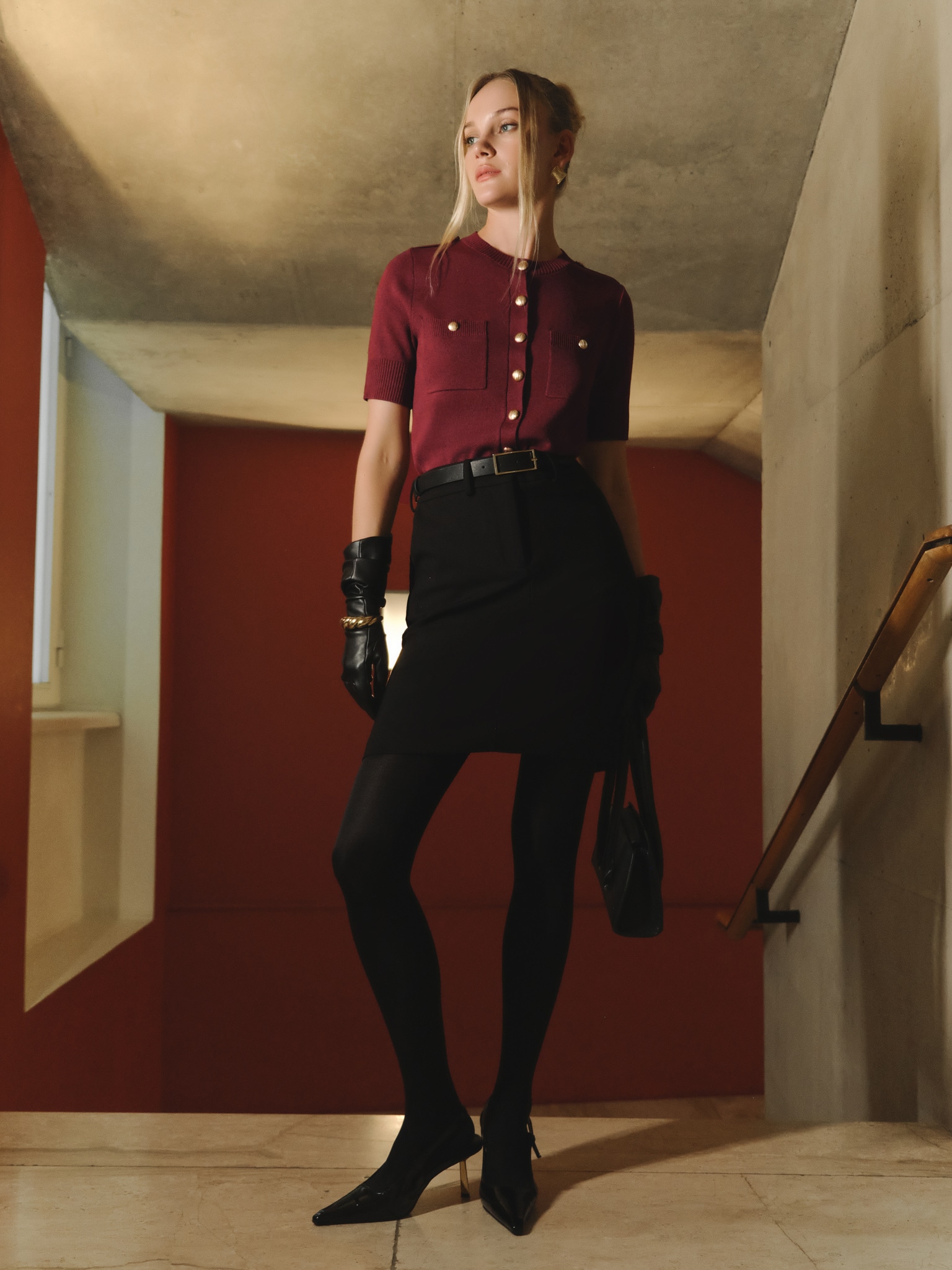 Short-sleeved knitted cardigan with golden fittings