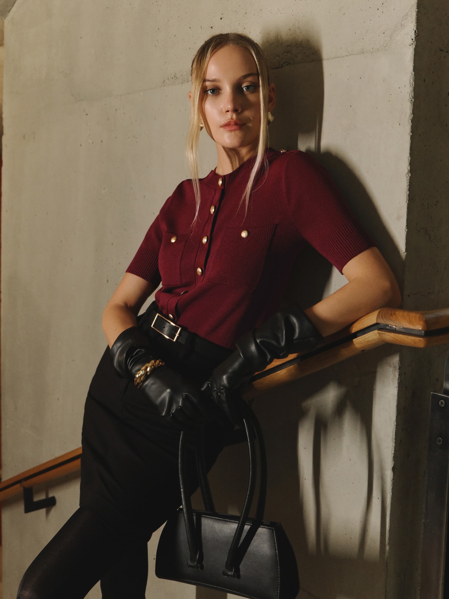 Short-sleeved knitted cardigan with golden fittings