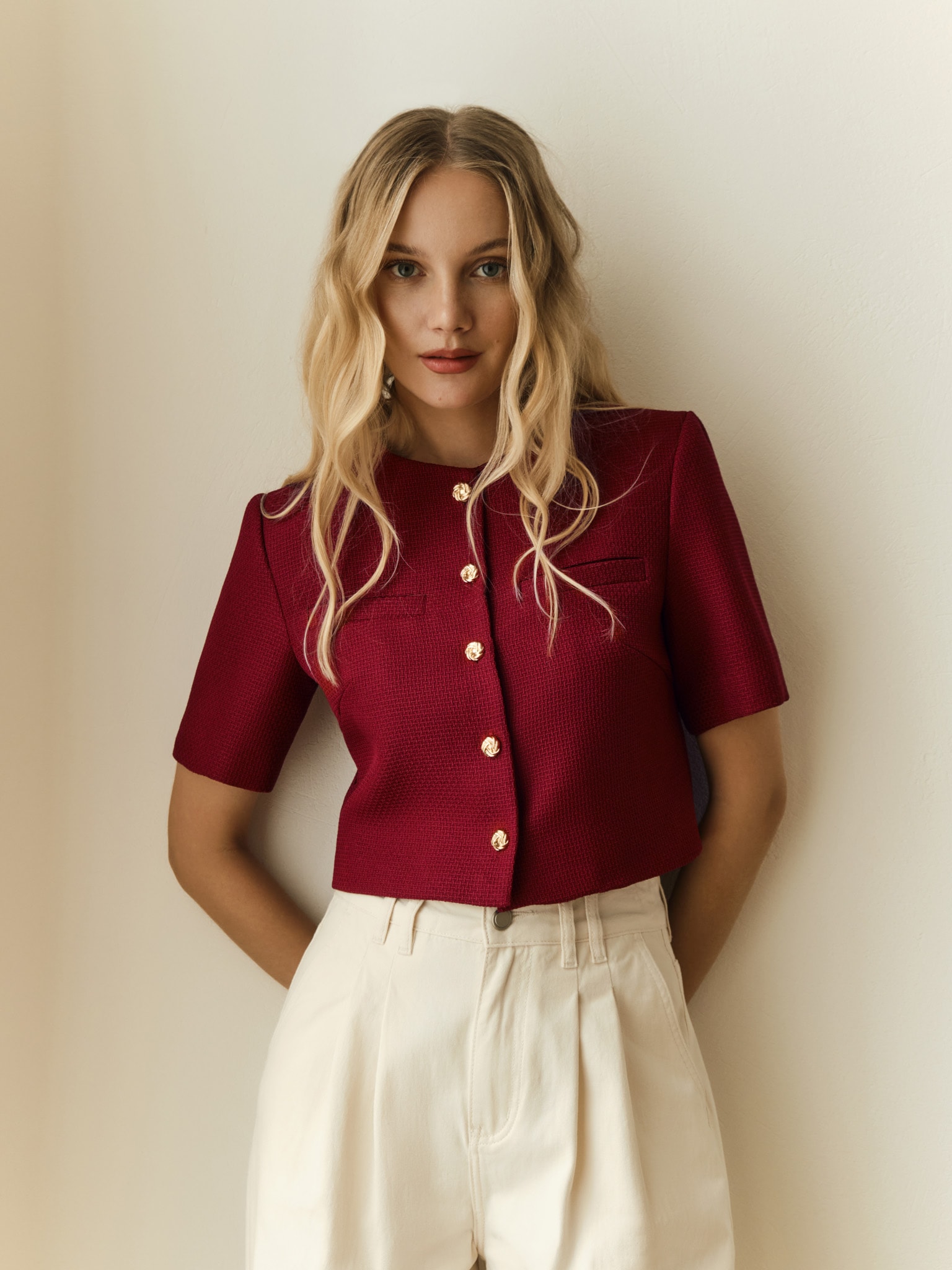 Твидовый жакет с короткими рукавами и фактурными пуговицами