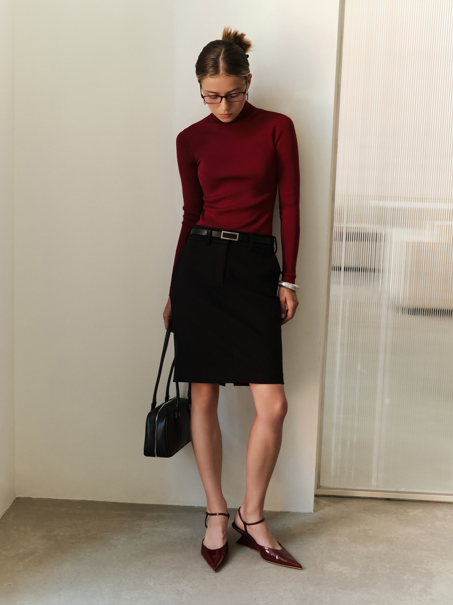 Прямая юбка-карандаш до колена с ремнем