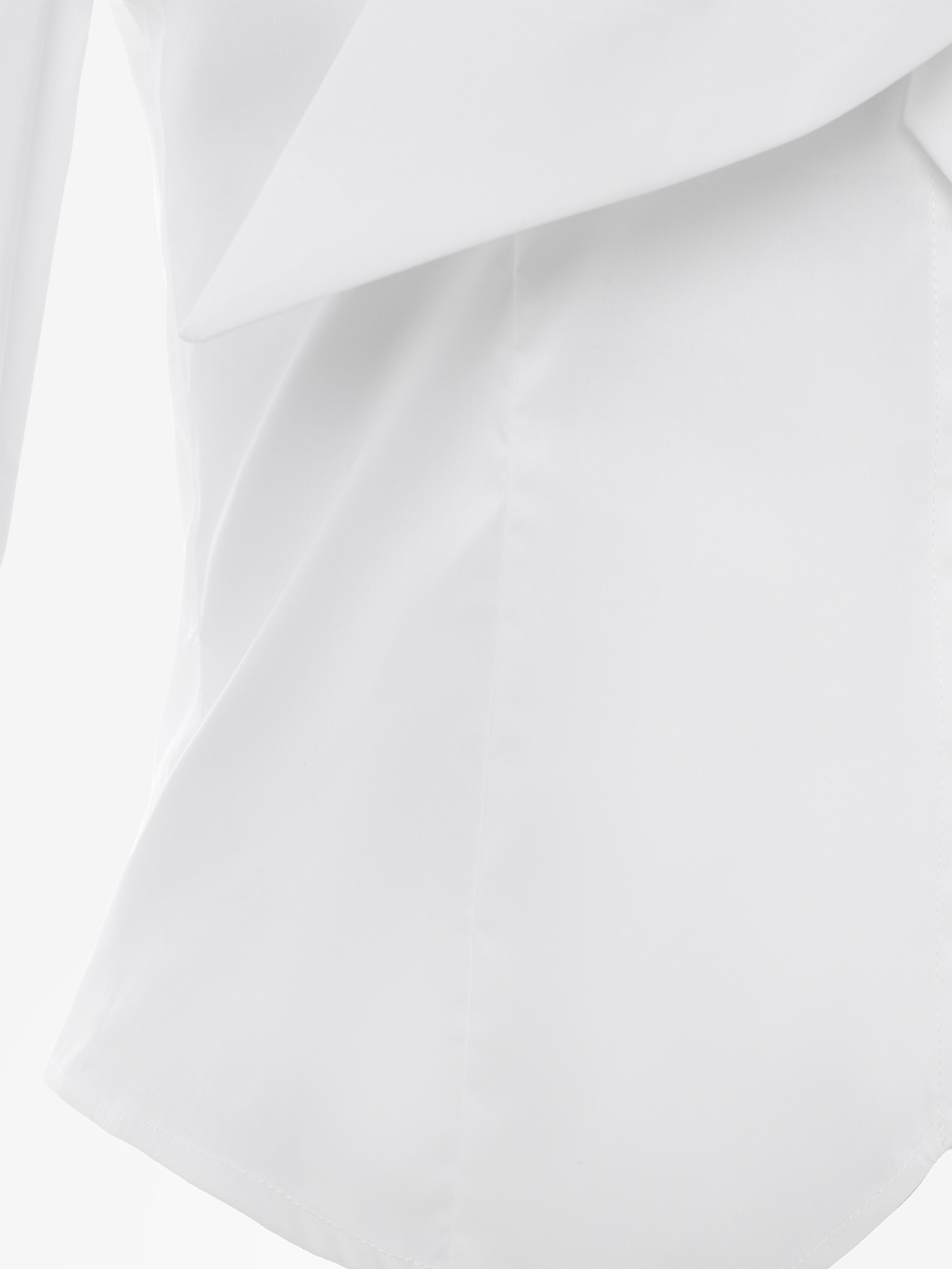 Dopasowana bluzka z kokardą przy kołnierzu