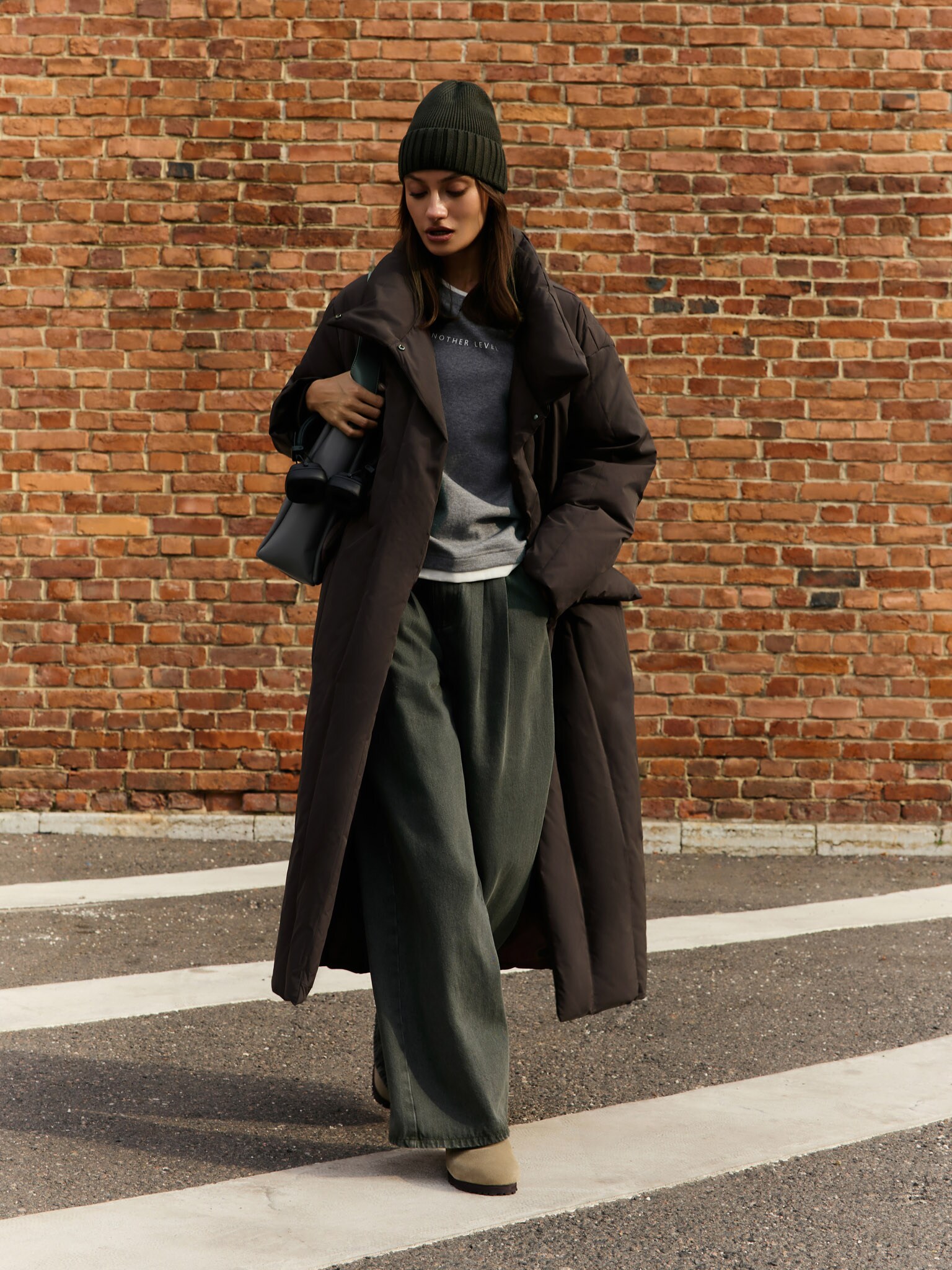 Down maxi jacket with high collar and leather belt :: LICHI