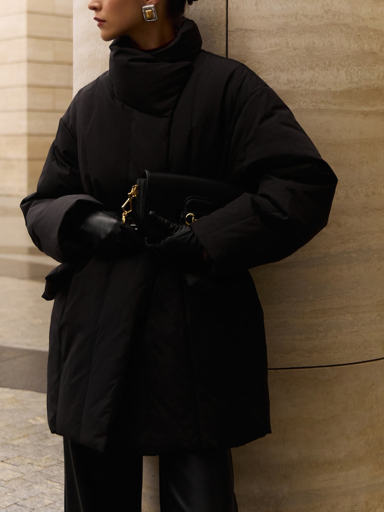 Short down jacket with high collar and leather belt