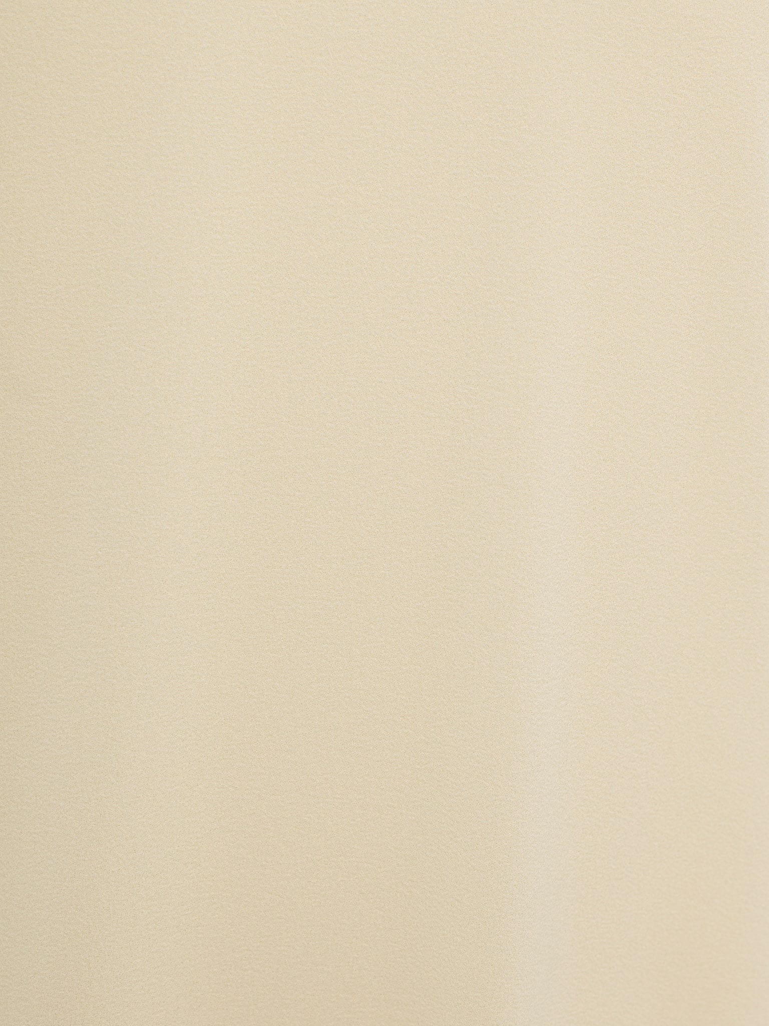 Prosta sukienka midi z piórami na mankietach