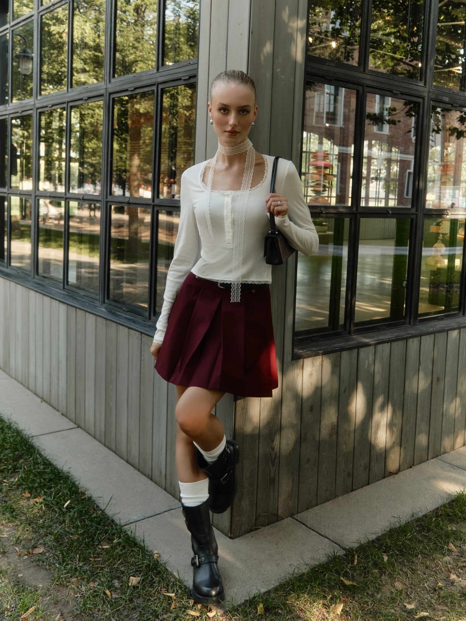 Jersey top with lace ribbon at the neck