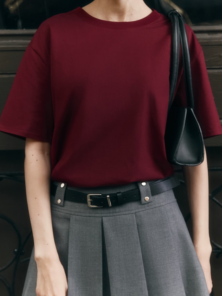 Monochromatyczna koszulka o luźnym kroju