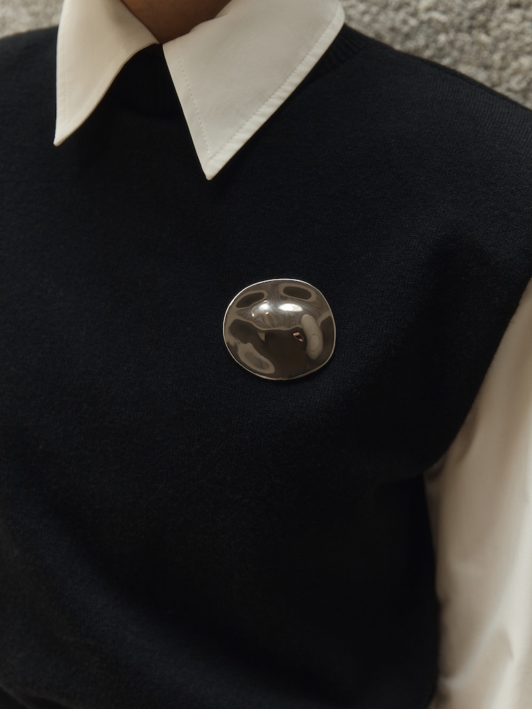 Брошь из глянцевого металла