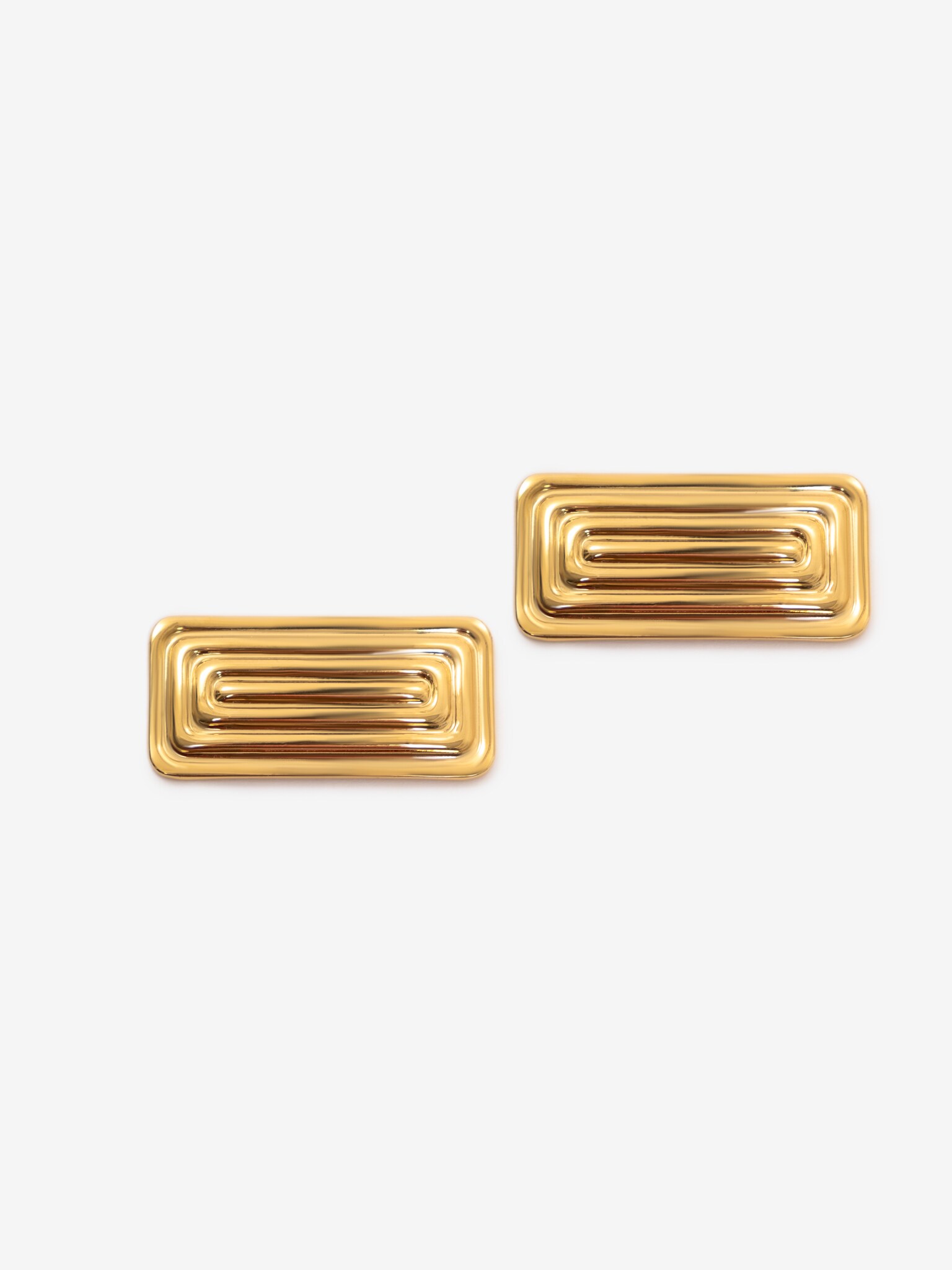Rectangular stud earrings in textured metal