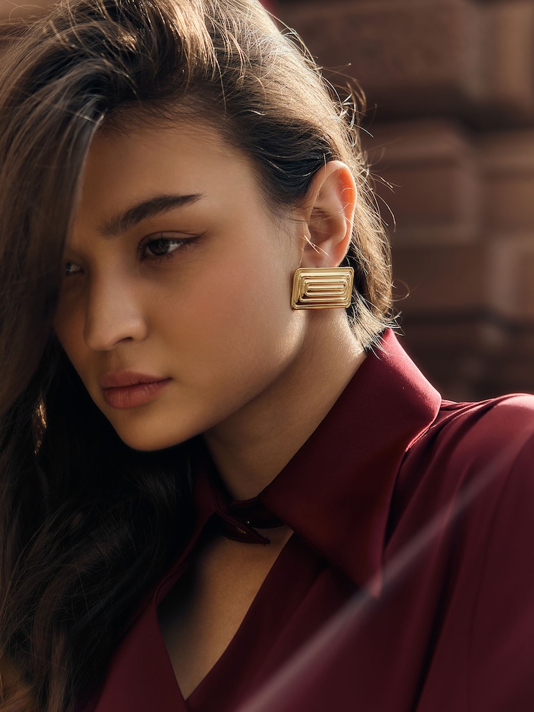 Rectangular stud earrings in textured metal