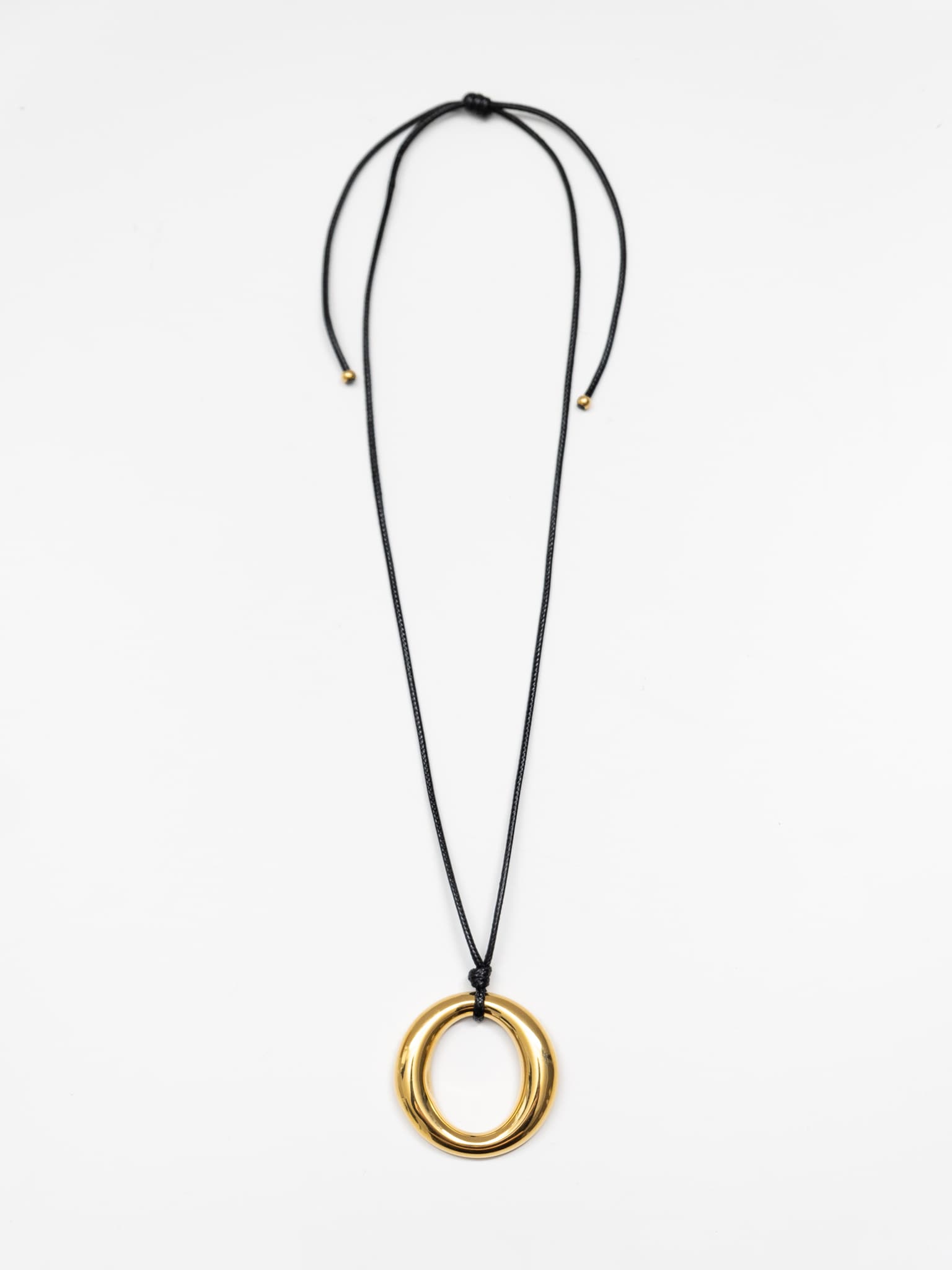 Колье-шнурок с подвеской в виде кольца