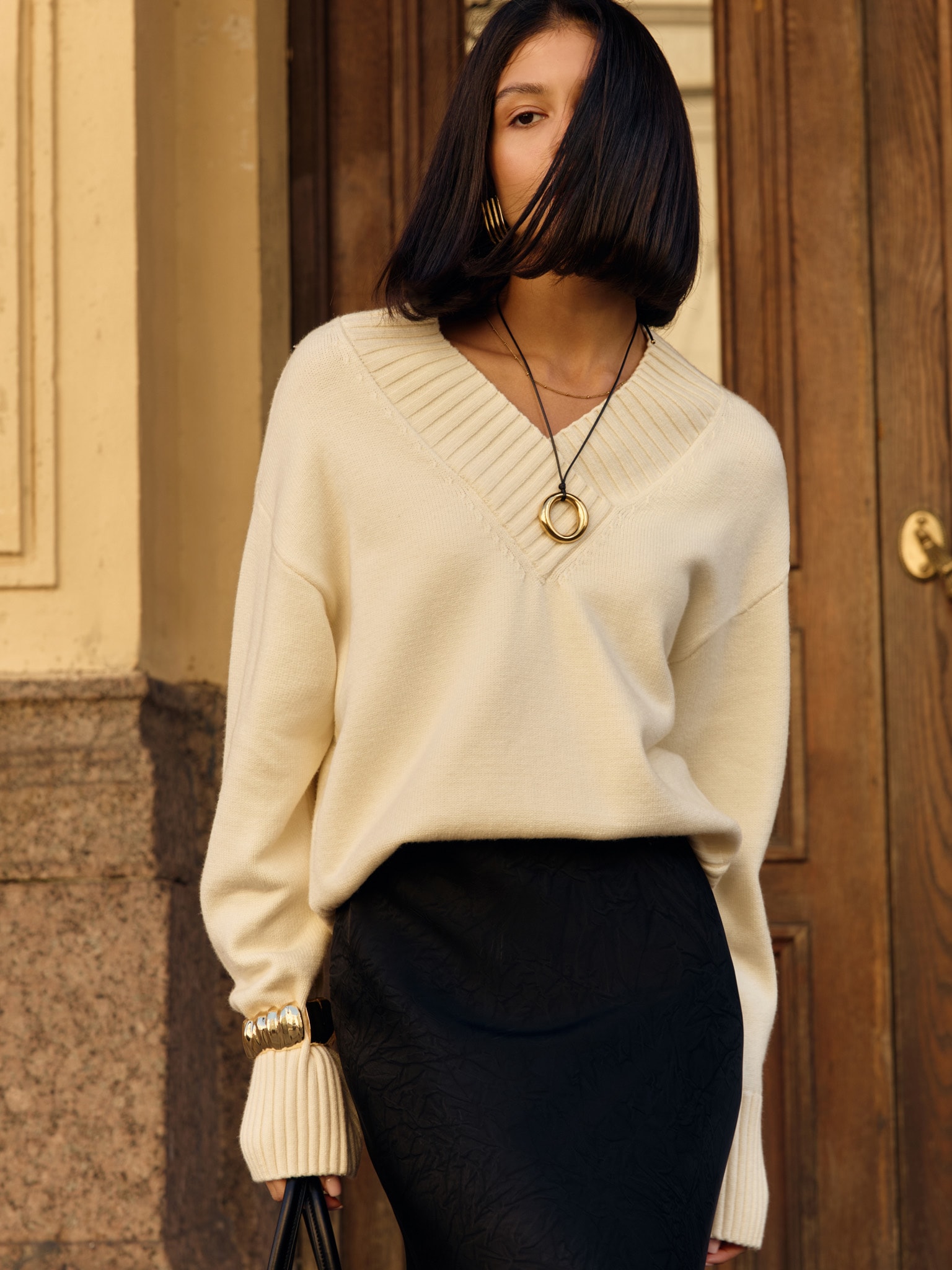 Loose jumper with V-neckline