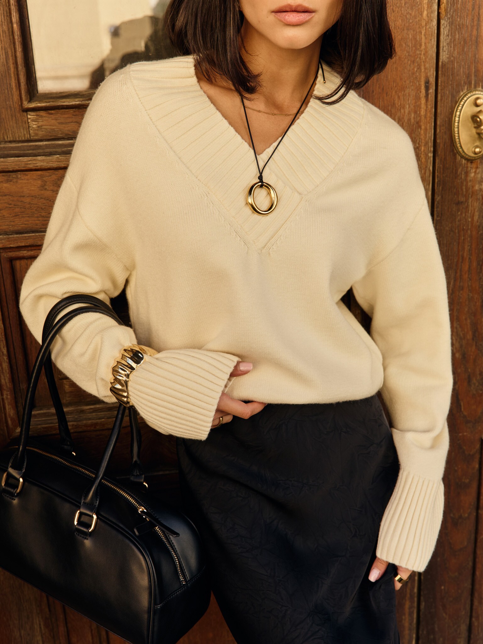 Loose jumper with V-neckline