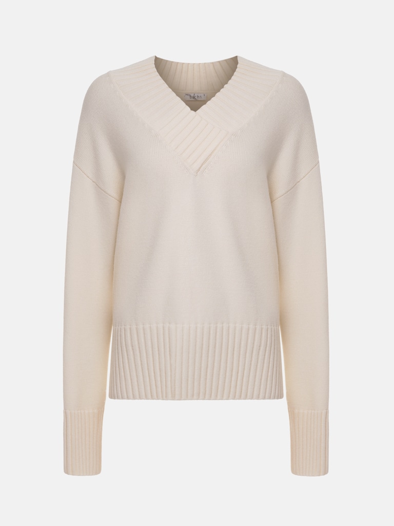 Loose jumper with V-neckline