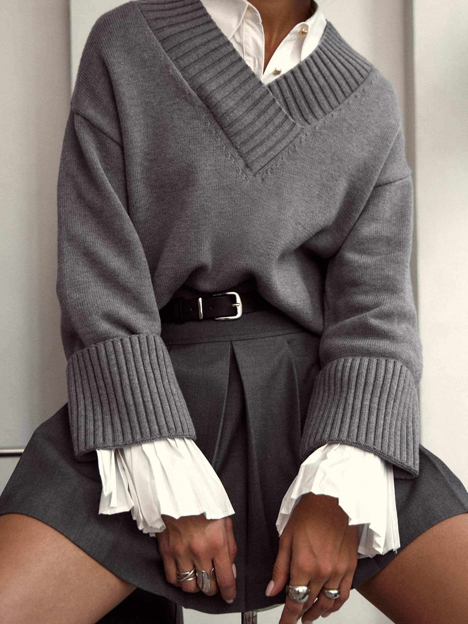 Loose jumper with V-neckline