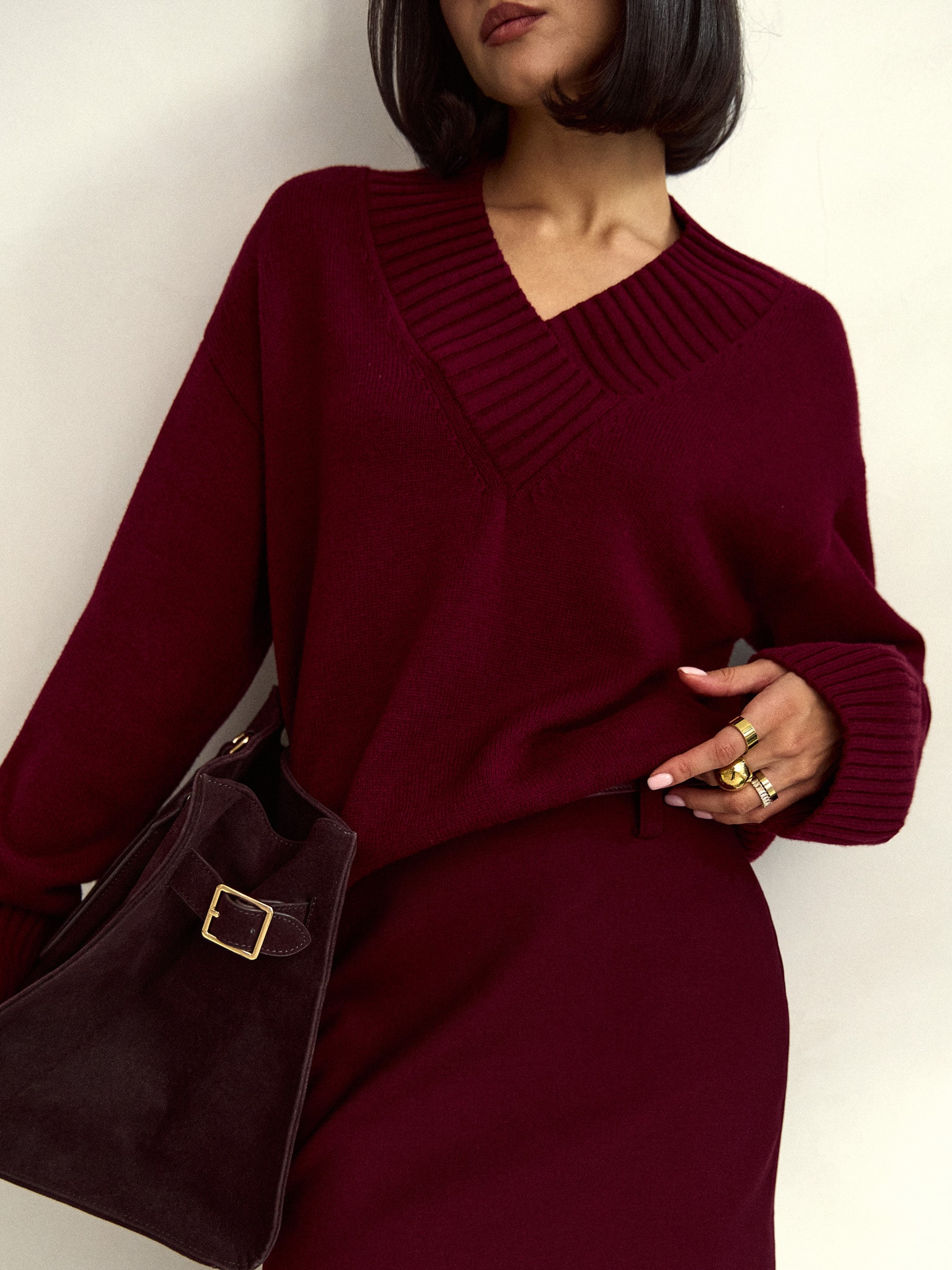 Loose jumper with V-neckline