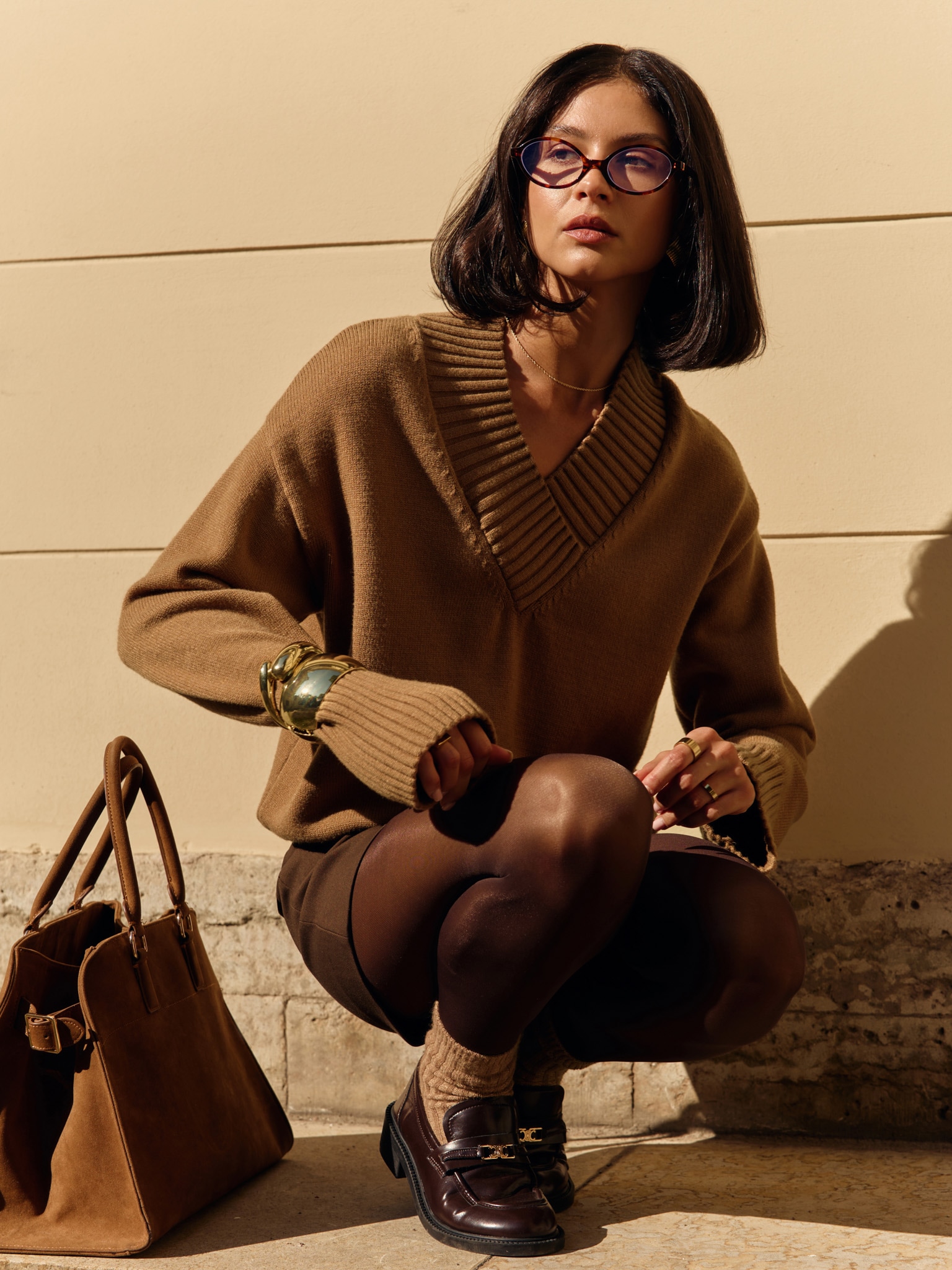 Loose jumper with V-neckline