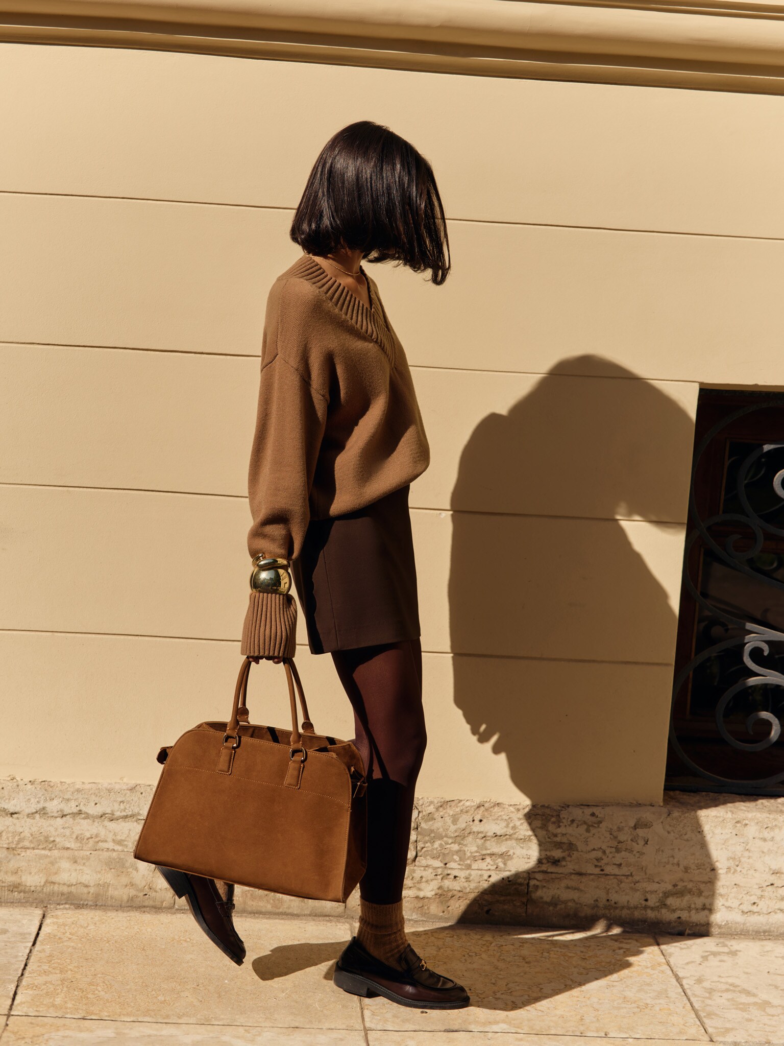 Loose jumper with V-neckline