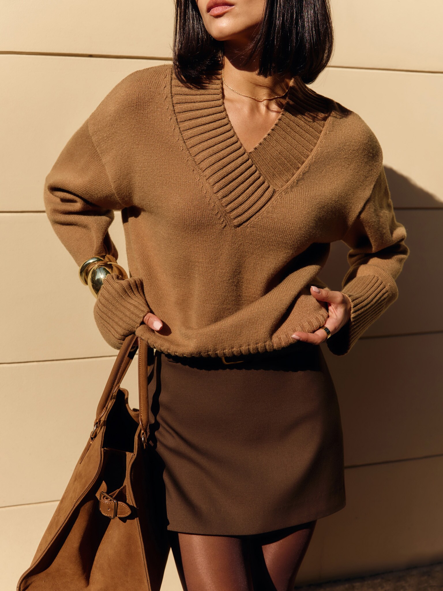 Loose jumper with V-neckline