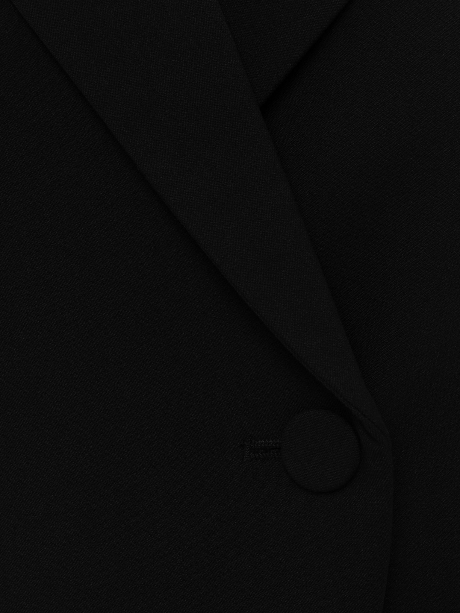 Приталенный жакет с объемными рукавами