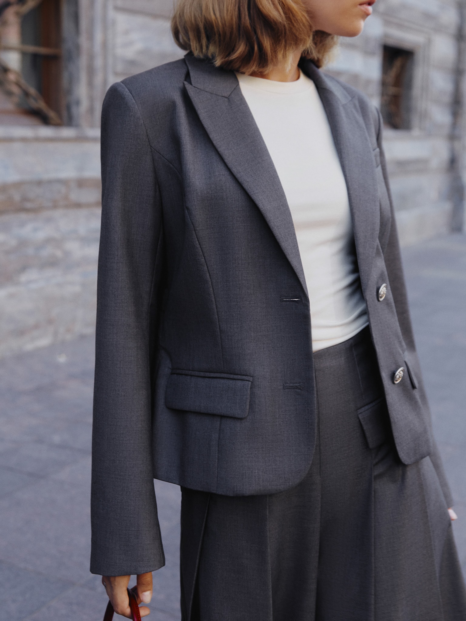 Midi pleated skirt in suiting fabric :: LICHI - Online