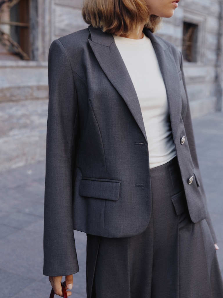 Jednorzędowy, dopasowany żakiet z tkaniny garniturowej