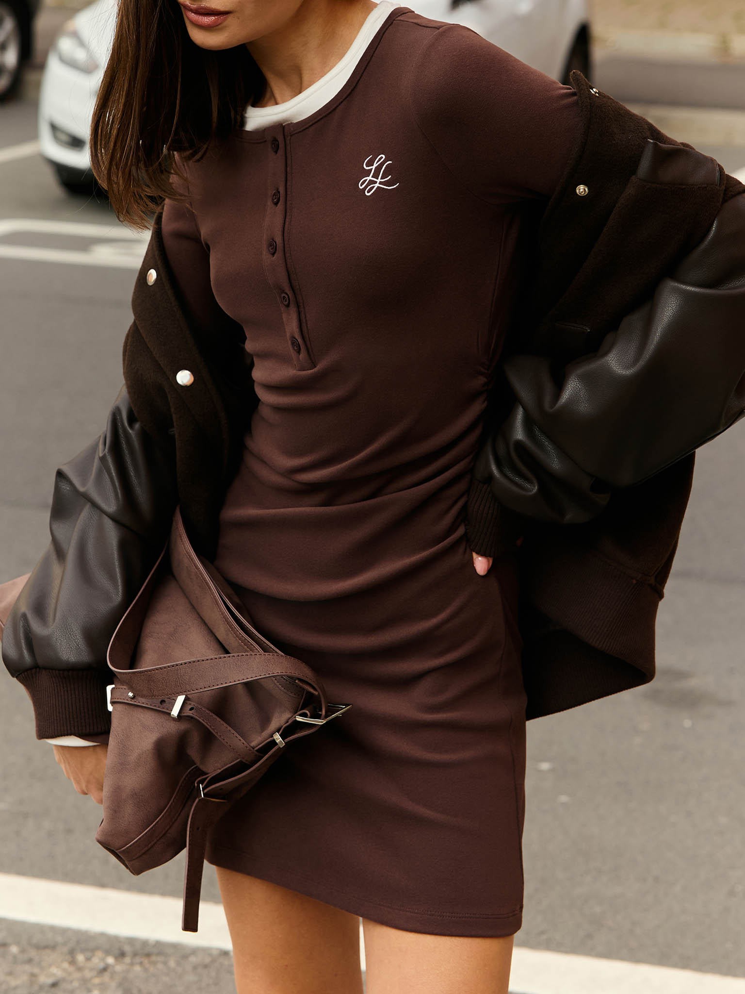 Mini-Strickkleid mit Bruststickerei