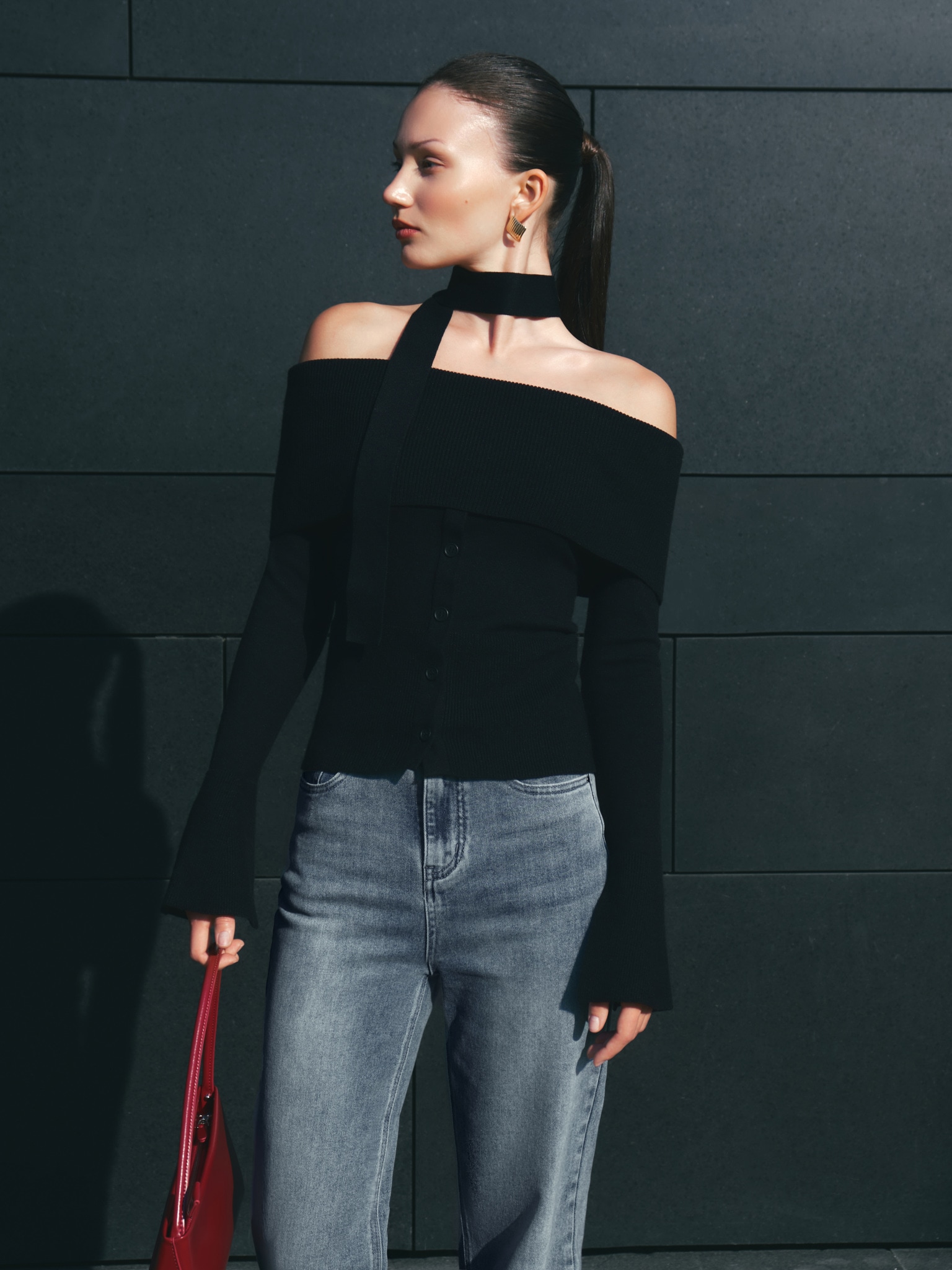 Oberteil aus Strick mit langen Ärmeln und schmalem Schal