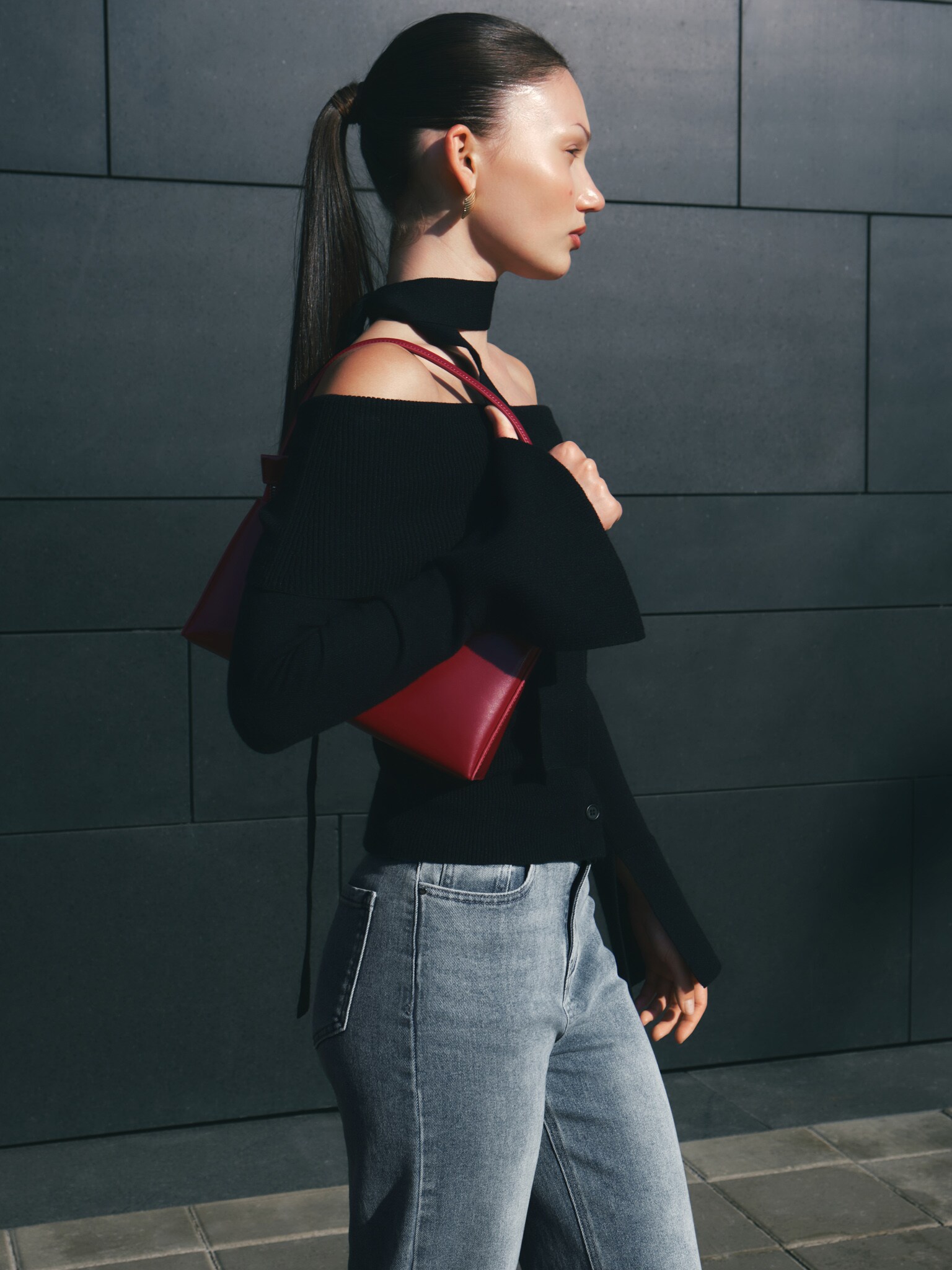 Oberteil aus Strick mit langen Ärmeln und schmalem Schal