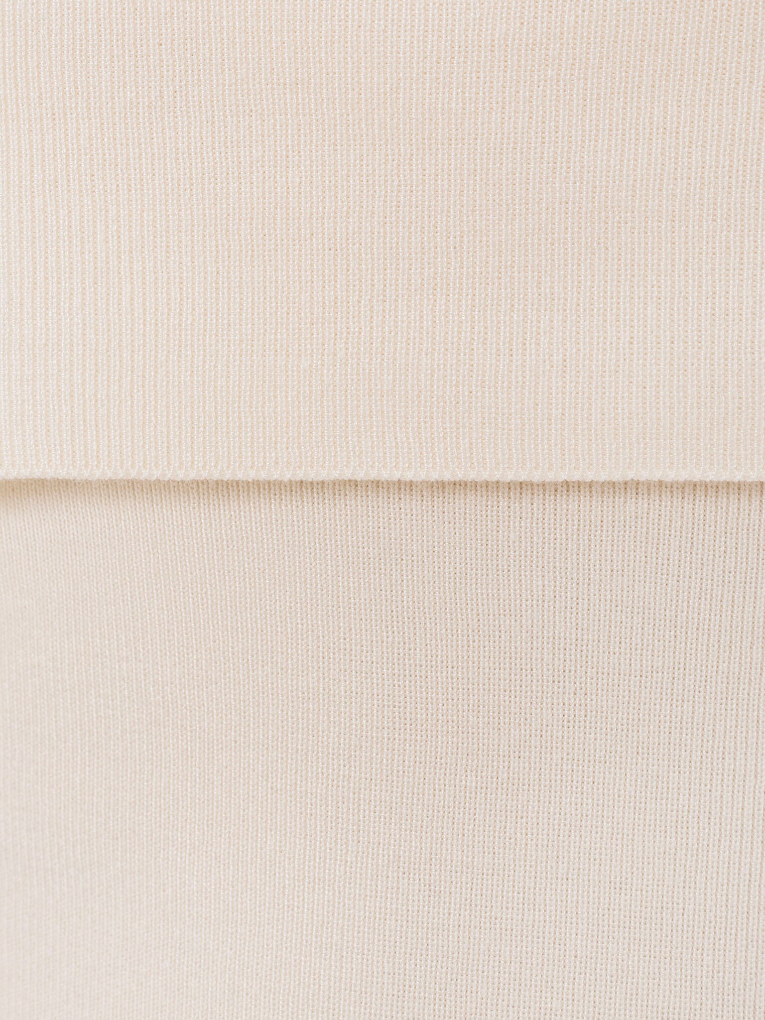 Трикотажный джемпер с открытой линией плеч