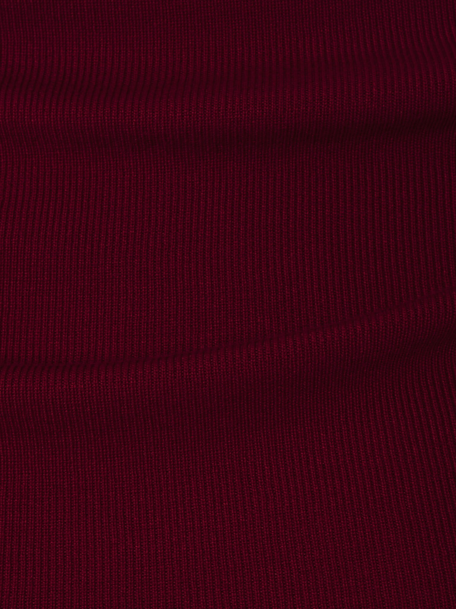 Dzianinowy sweter z odkrytymi ramionami