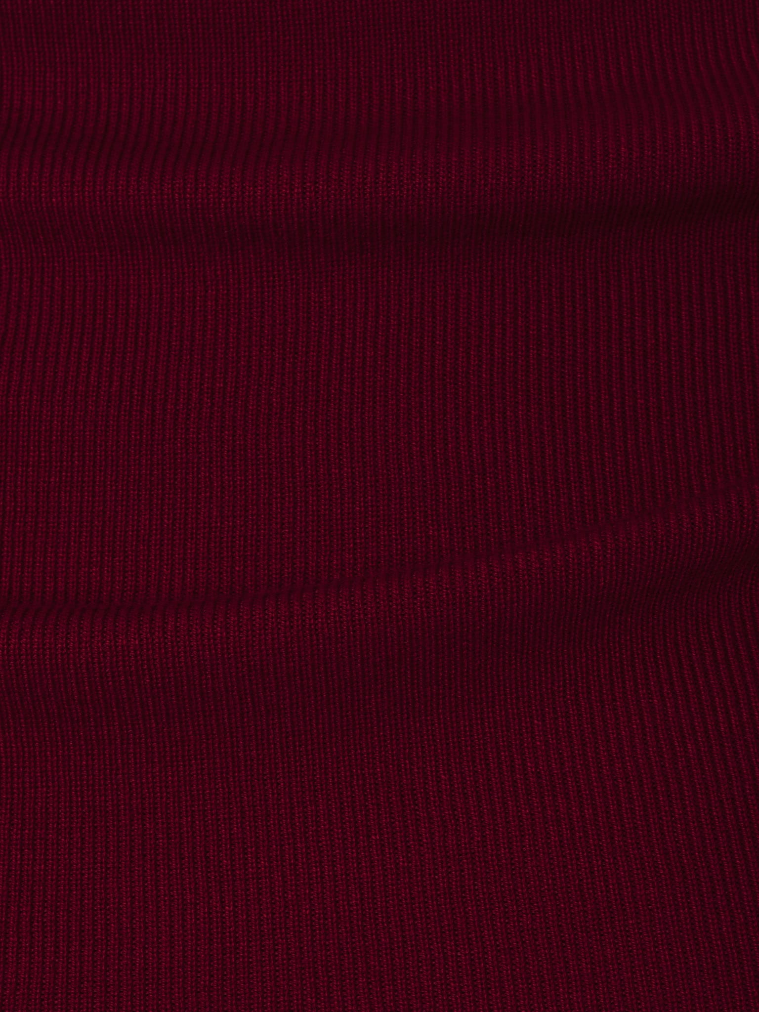 Dzianinowy sweter z odkrytymi ramionami