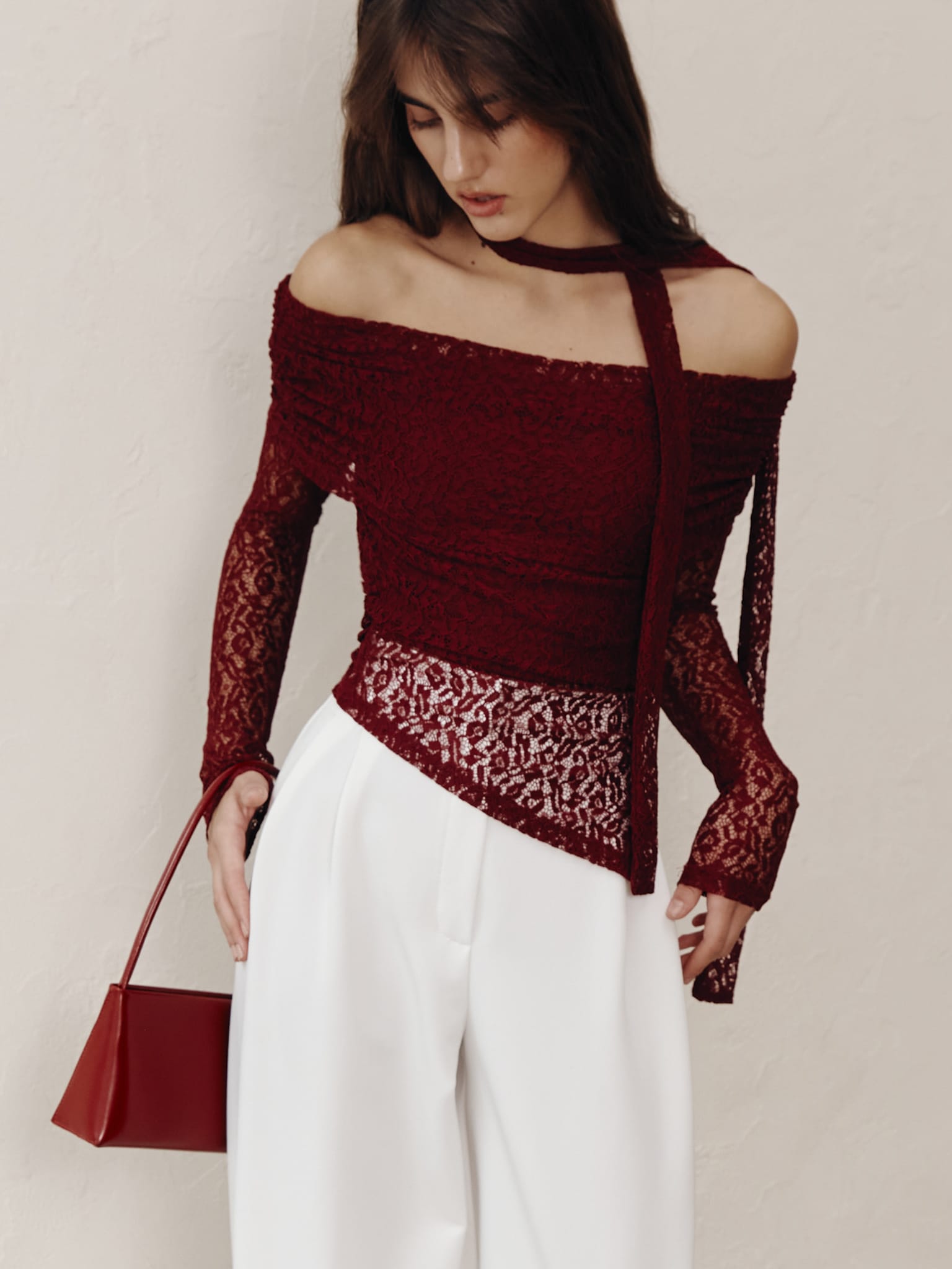 Lace top with open shoulders and neck ribbon