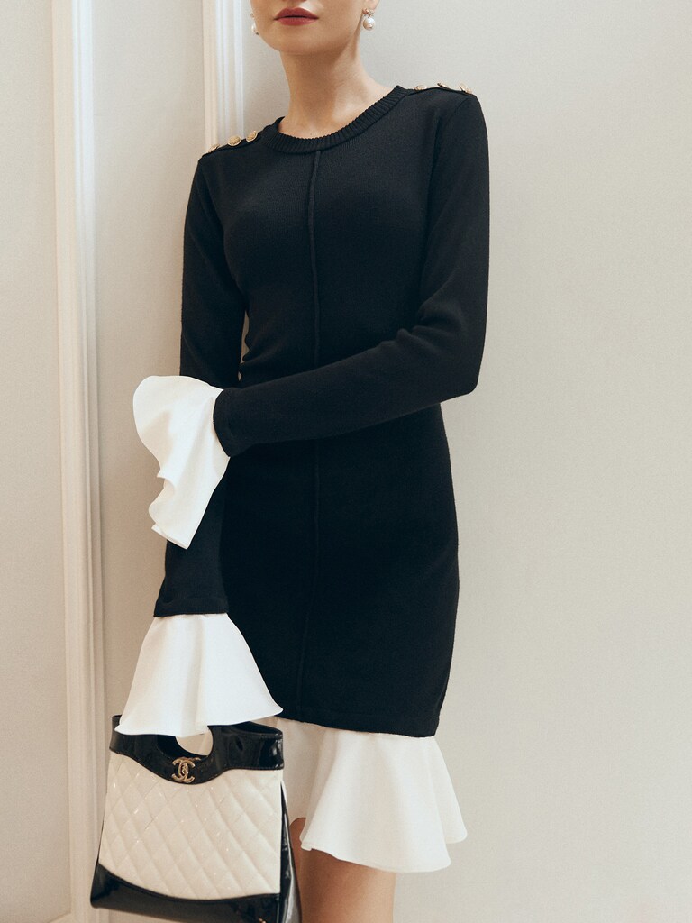 Mini knitted dress with contrasting flounces on the cuffs and skirt